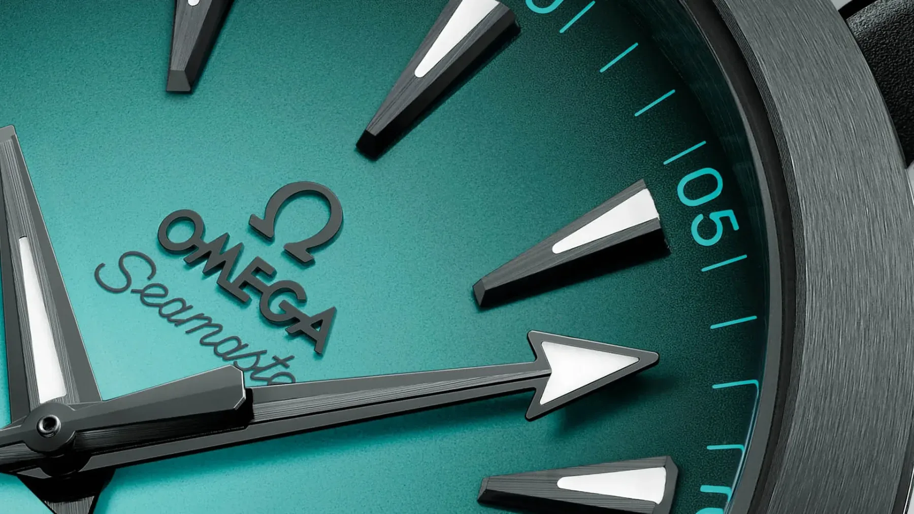 Omega Aqua Terra Turquoise: gradientna laguna, zdaj bolj športna z mat črnim keramičnim okvirjem