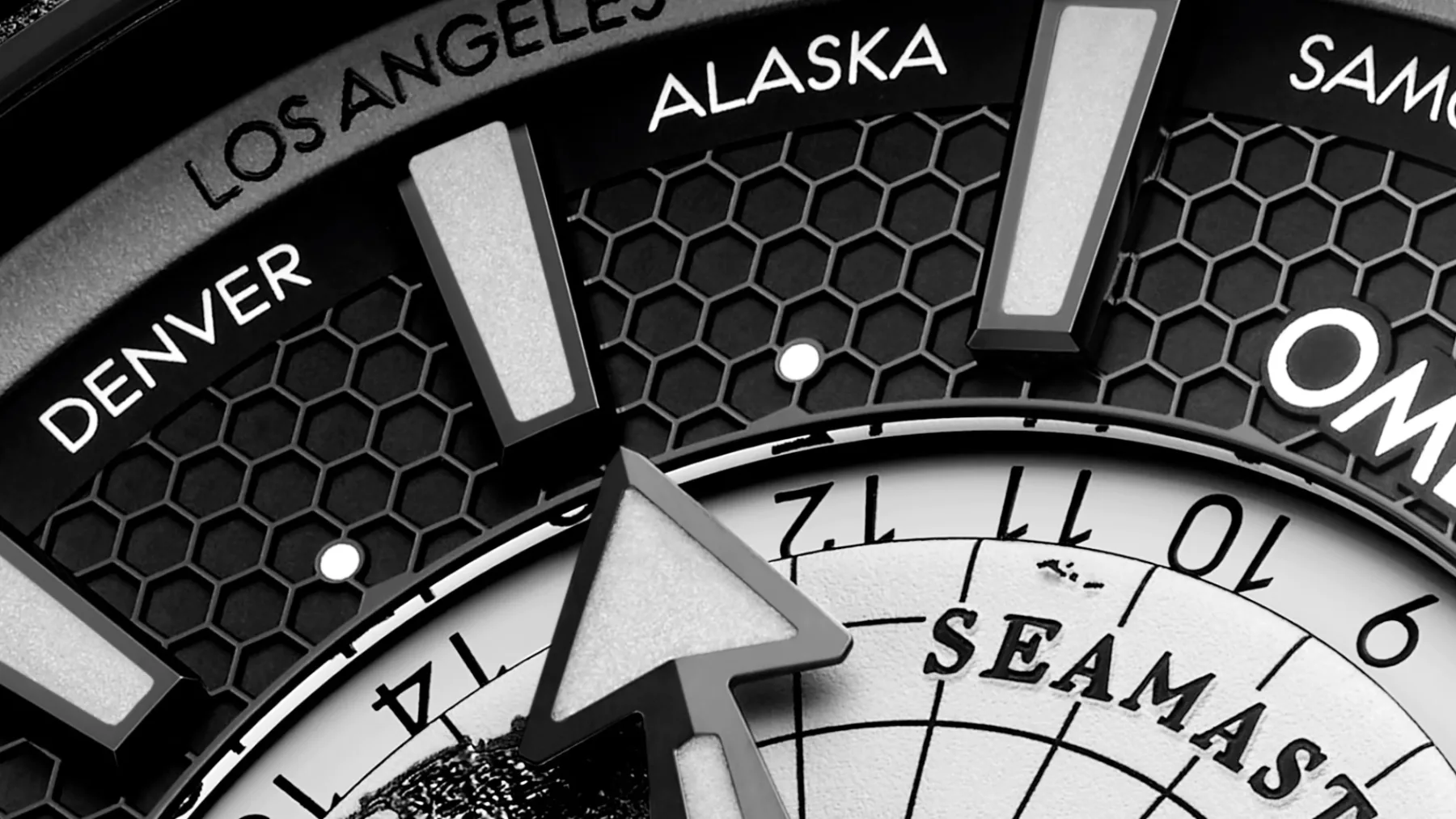 Omega Seamaster Planet Ocean Worldtimer: Ultimativna ura za popotnike in potapljače