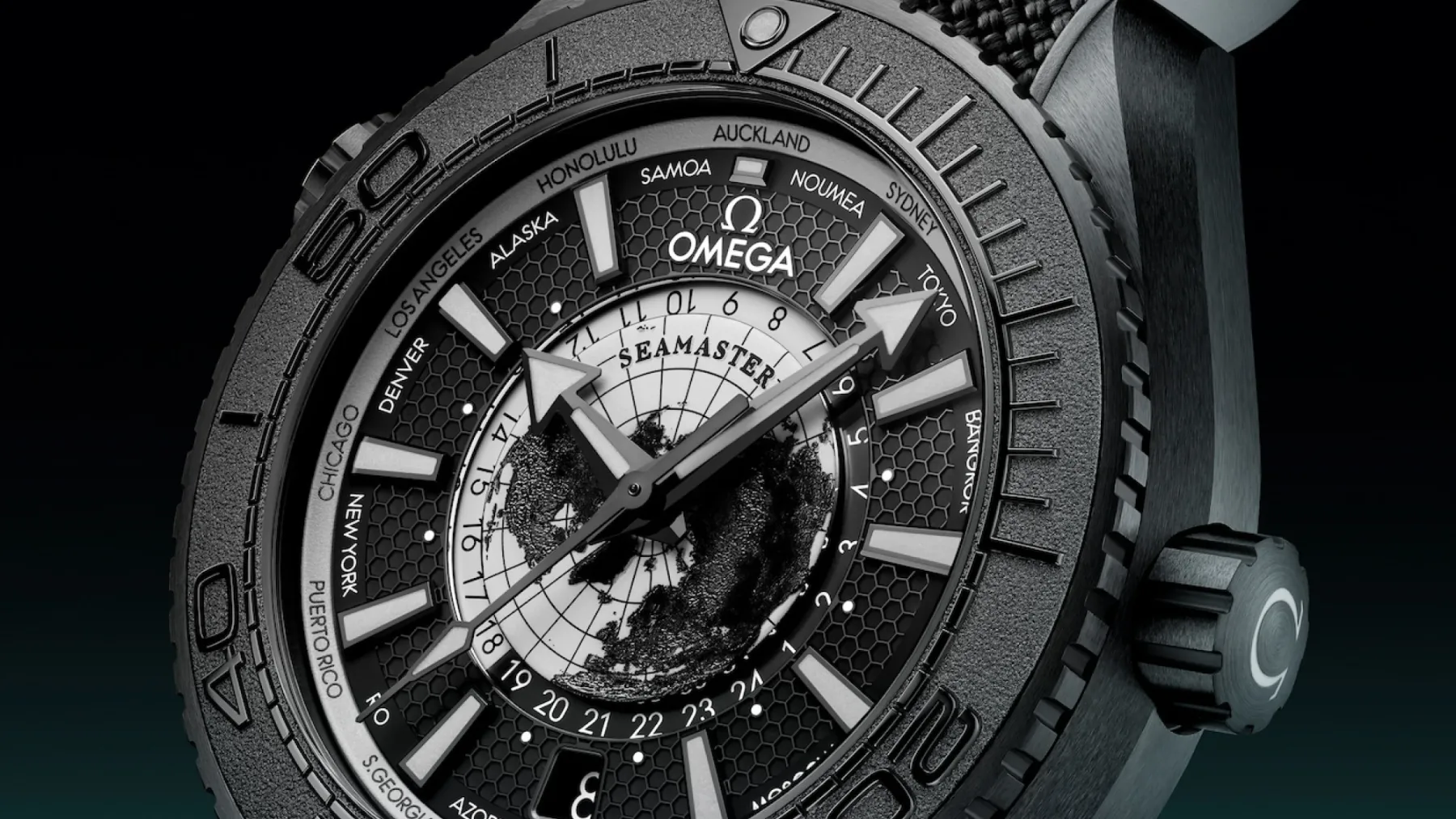 Omega Seamaster Planet Ocean Worldtimer: Ultimativna ura za popotnike in potapljače