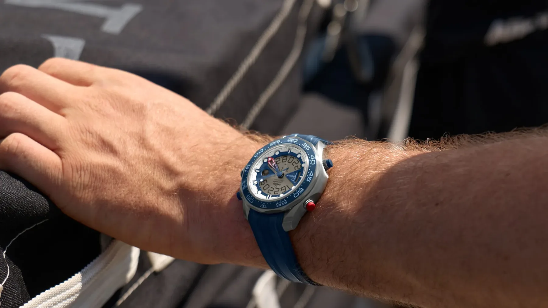 Omega Seamaster Regatta: Analogno-digitalna eleganca za 37. Pokal Amerike