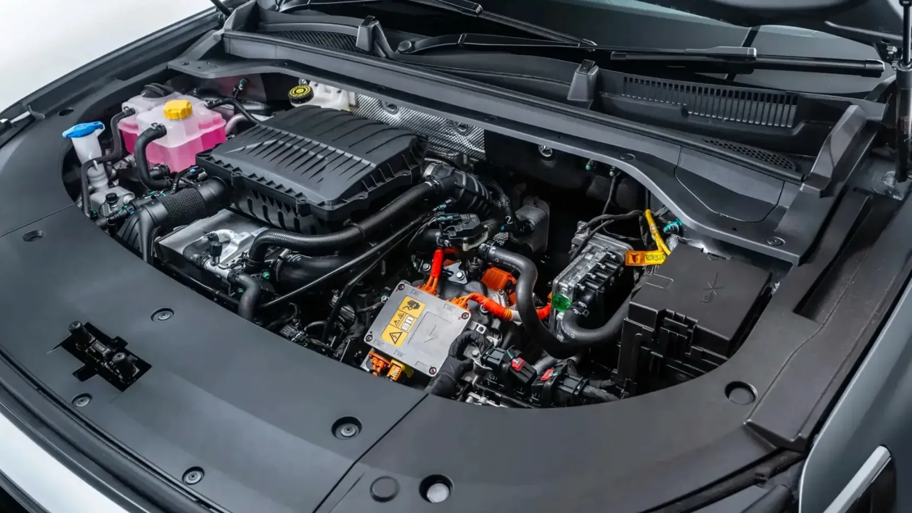 Omoda 9 SHS: Kitajski SUV, ki ponižuje Porsche Cayana in stane manj kot 45.000 eur