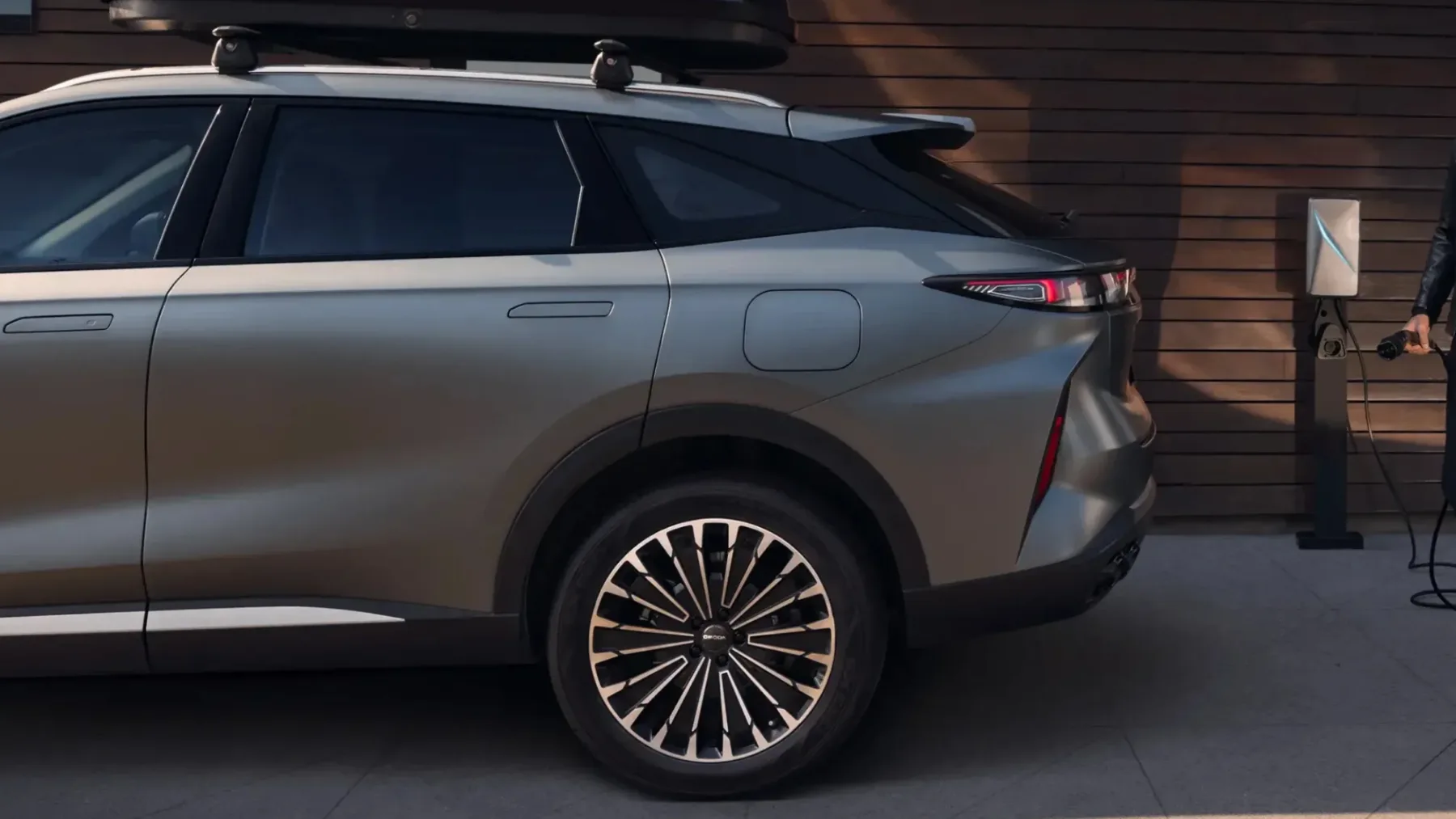 Omoda 9 SHS: Kitajski SUV, ki ponižuje Porsche Cayana in stane manj kot 45.000 eur