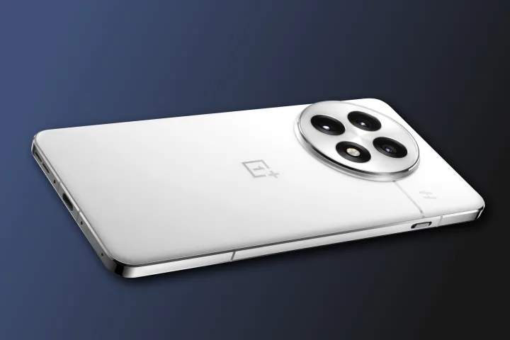 OnePlus 13 se vrača z več kot le vrhunskimi specifikacijami – ali je to končno tisti model, ki bo ponovno zamajal prestol pametnih telefonov?