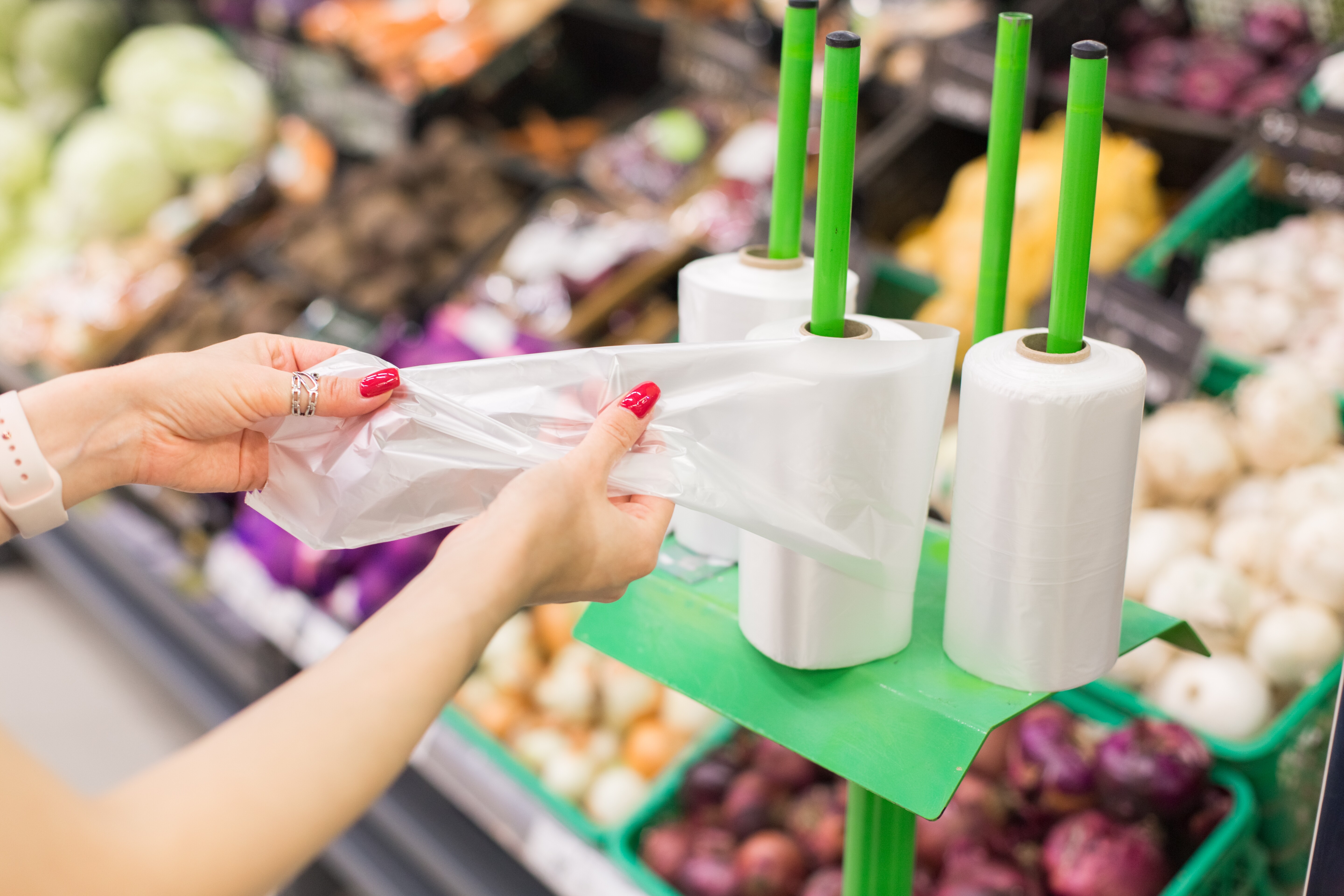 Onesnaževanje s plastiko: te predmete uporabljamo vsak dan in z njimi povzročamo veliko škodo