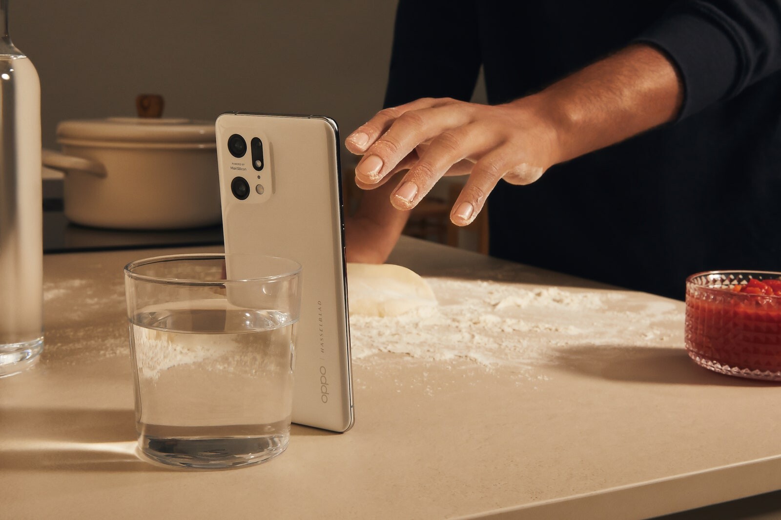 Oppo Find X5 Pro: zanimiv pametni telefon, ki želi biti najboljši