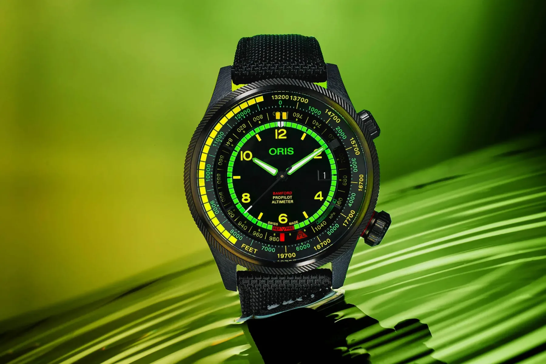 Oris x Bamford ProPilot Altimeter ‘Mission Control’: neonski višinomer v 47 mm ogljiku za 250 pogumnih