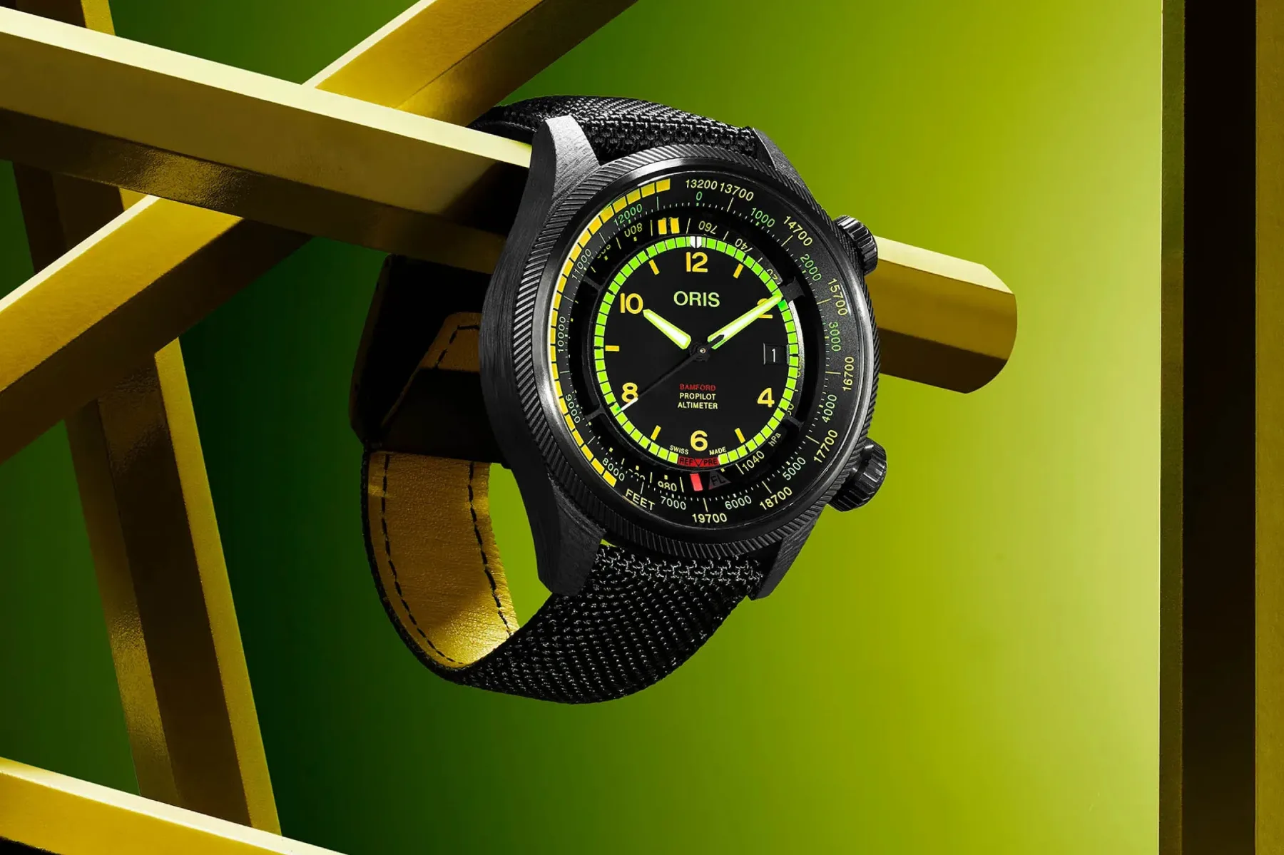 Oris x Bamford ProPilot Altimeter ‘Mission Control’: neonski višinomer v 47 mm ogljiku za 250 pogumnih