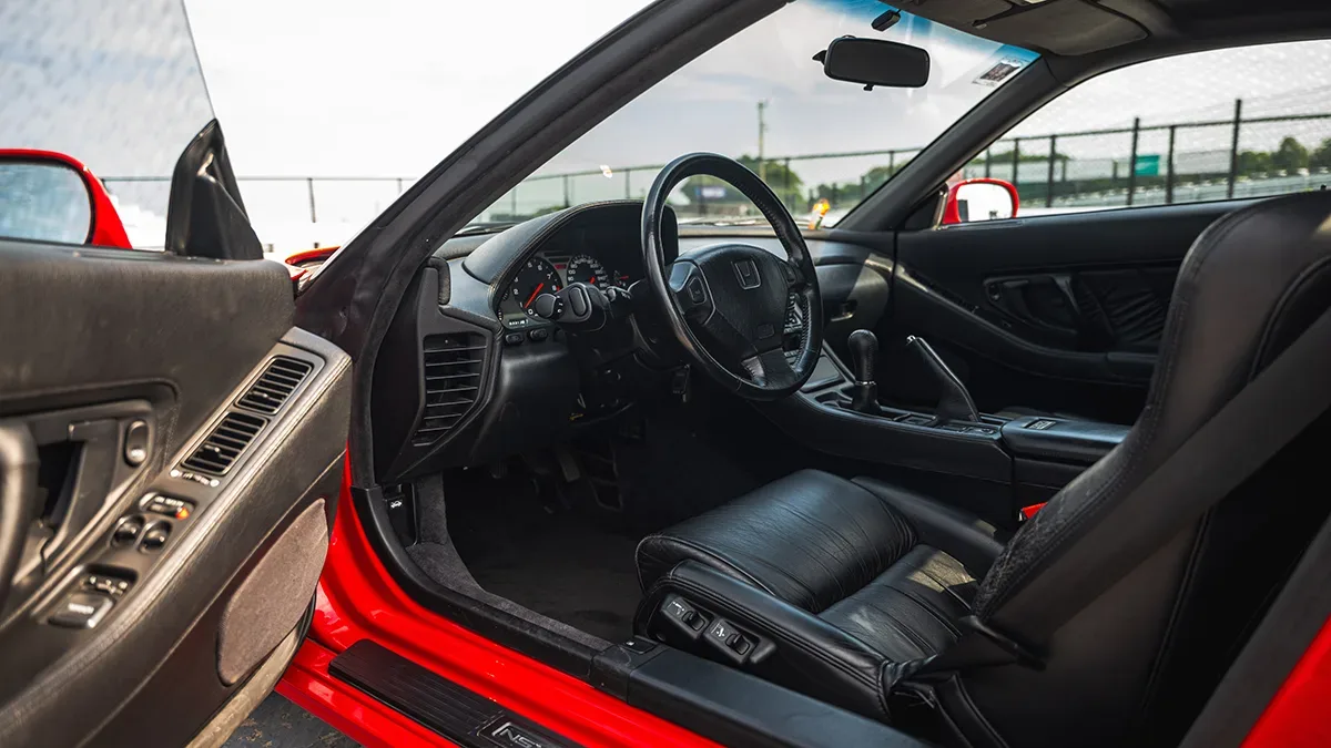 Osebna Honda NSX Ayrtona Senne na dražbi: Legendarni rdeči dragulj, ki ga je oblikoval kralj F1
