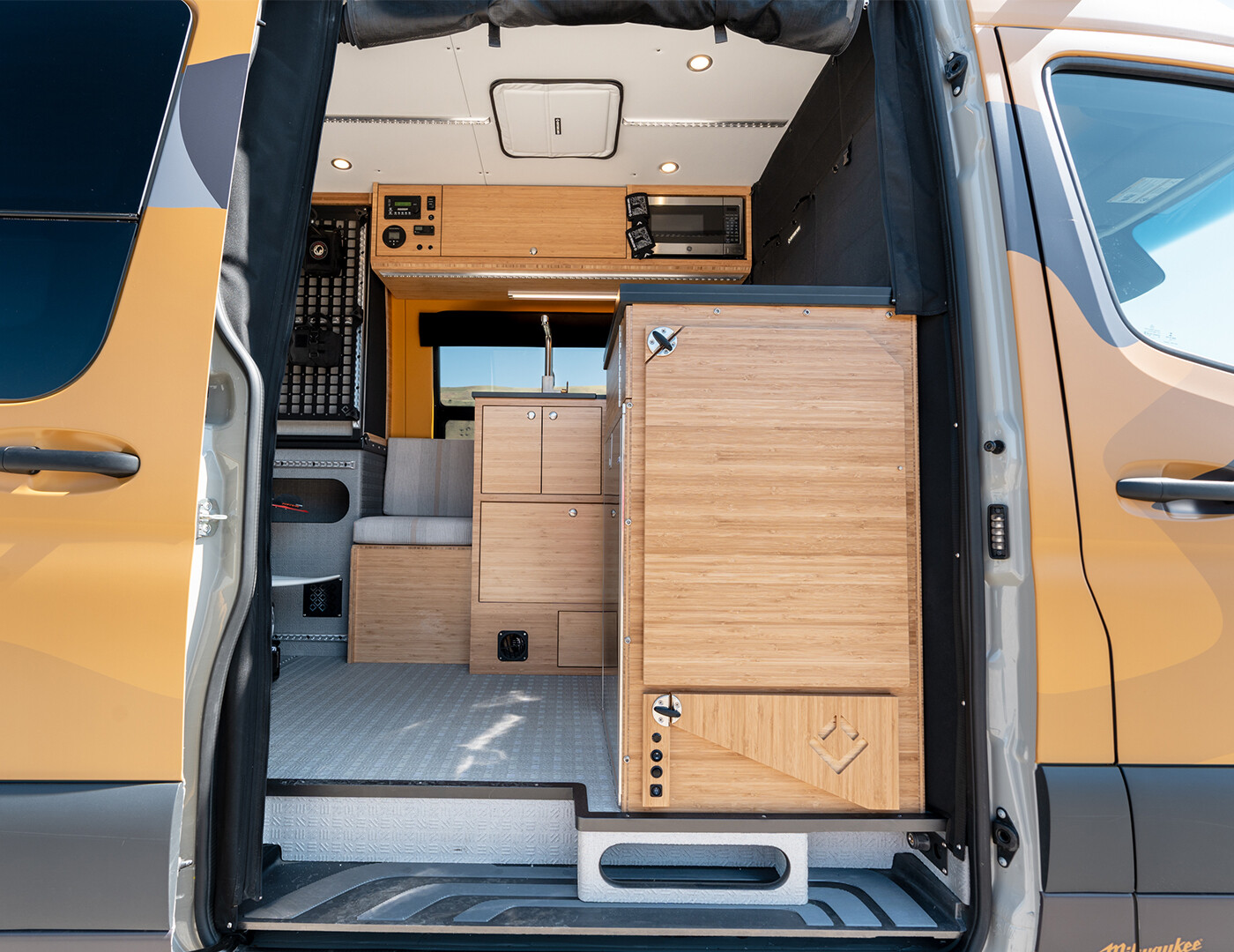Foto: Outside Van