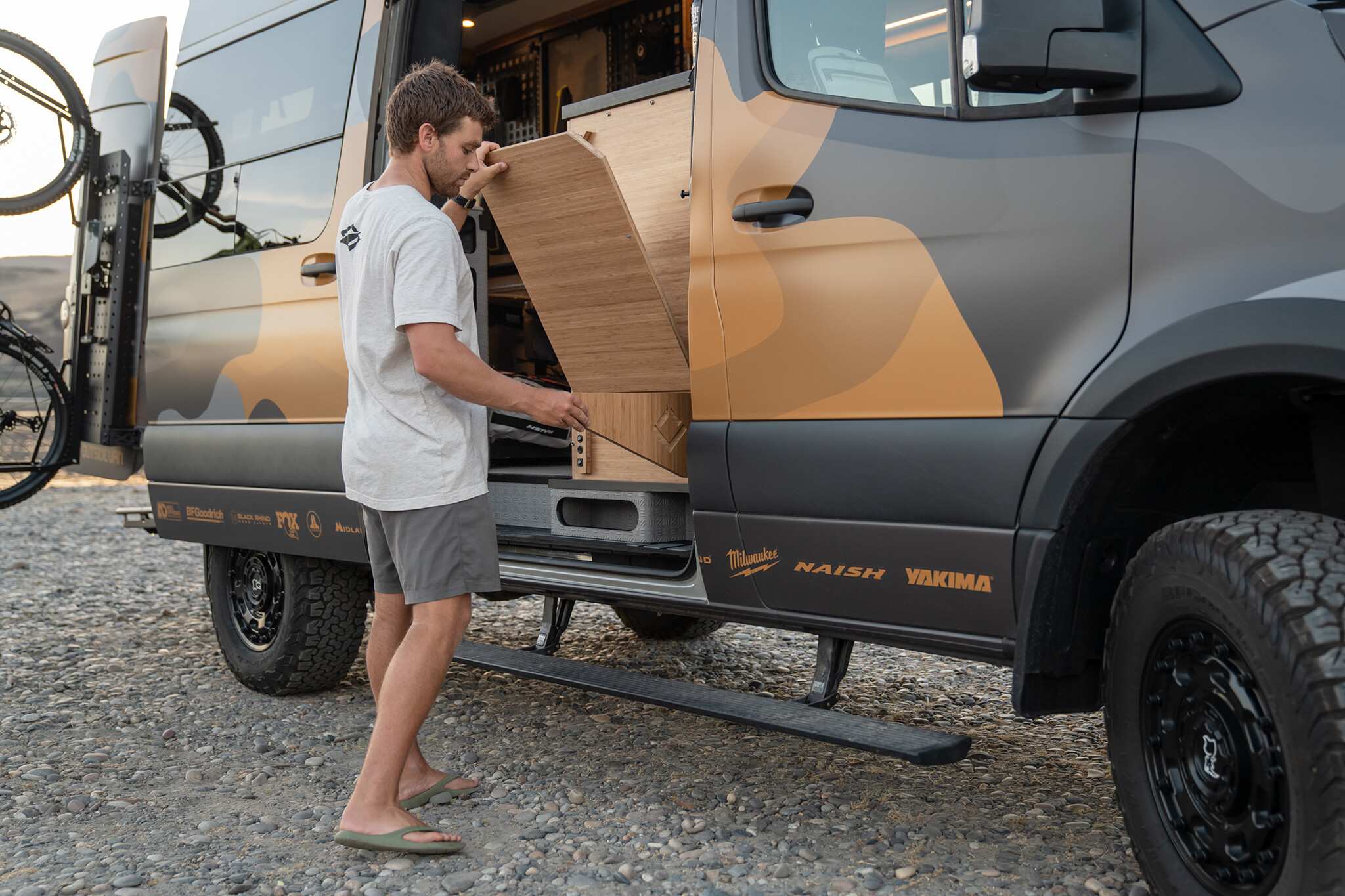 Foto: Outside Van