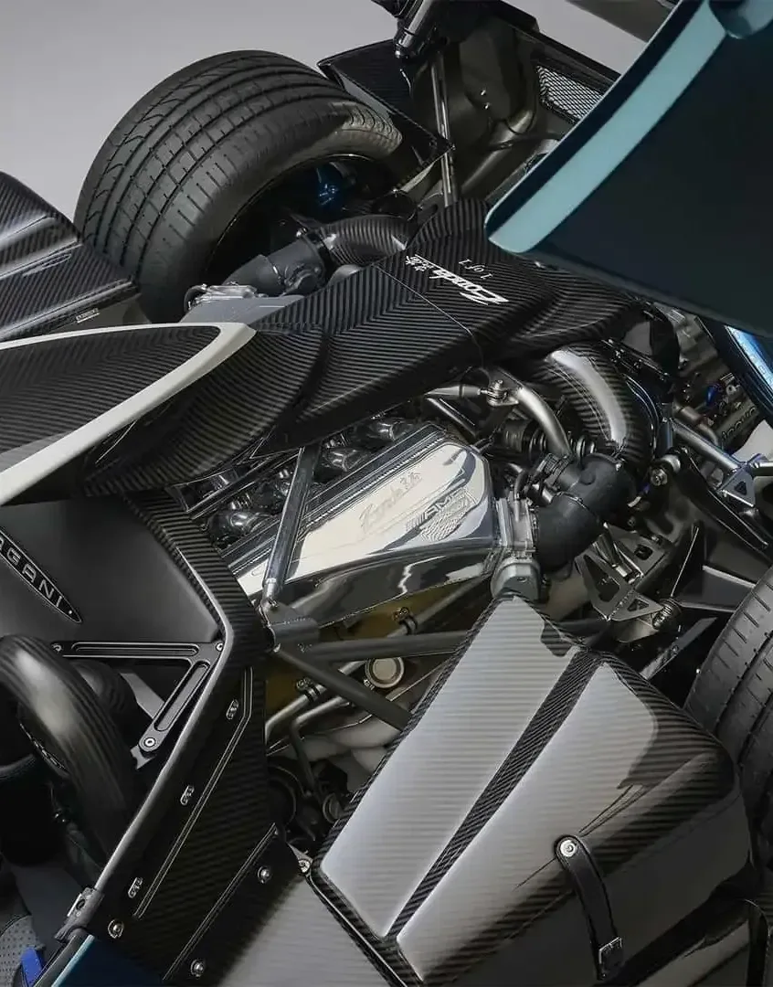 Pagani Zonda Unico: Nesmrtnik se vrača v modrih odtenkih
