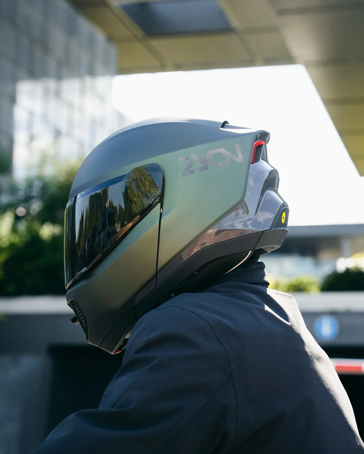 Pametna motoristična čelada – Zyon Smart Motorcycle Helmet – čist zrak v glavi, za kaos pod gumami