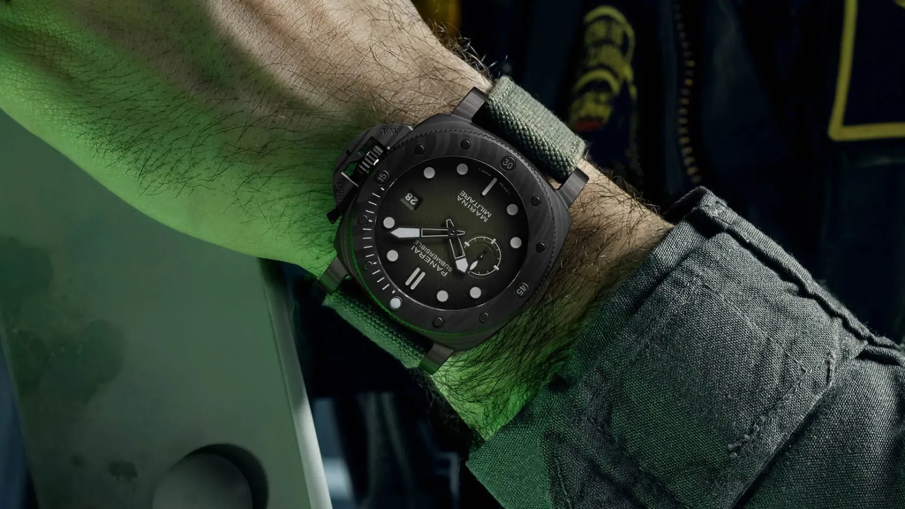 Panerai gre z morja v nebo: Panerai Submersible Marina Militare “Aviazione Navale” PAM01697 & PAM01698