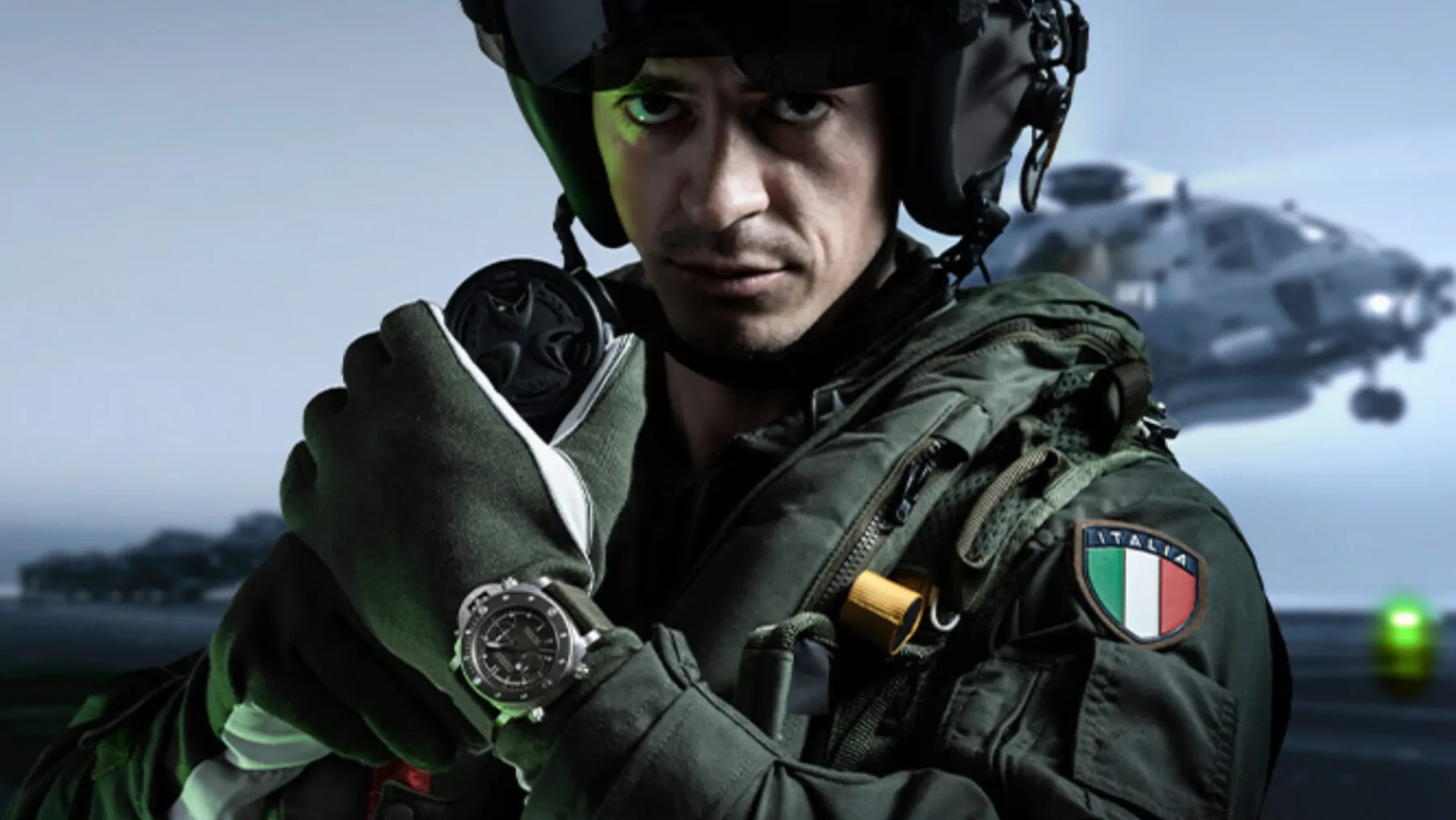 Panerai lansiral 500-metrsko potapljaško uro – Submersible Marina Chrono Militare Experience Edition, ki vas posedi za krmilo vojaškega helikopterja