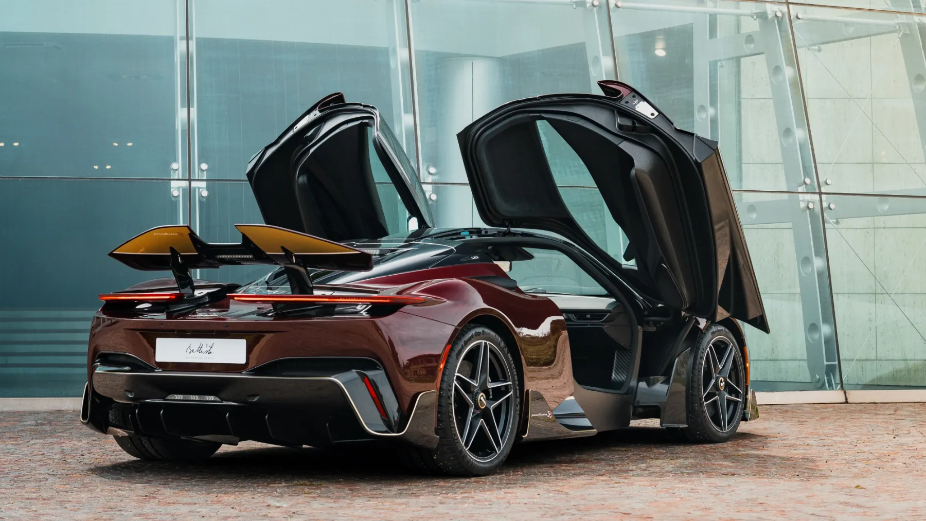 Pininfarina Battista Novantacinque – 1.900 “konjev” za 95 let italijanske elegance