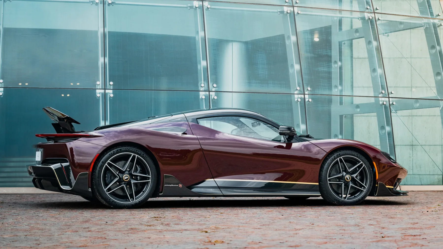 Pininfarina Battista Novantacinque – 1.900 “konjev” za 95 let italijanske elegance