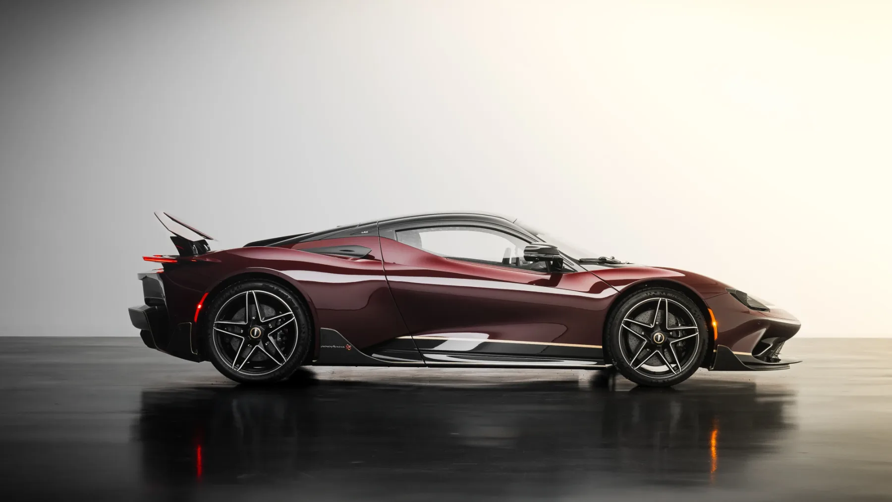 Pininfarina Battista Novantacinque – 1.900 “konjev” za 95 let italijanske elegance