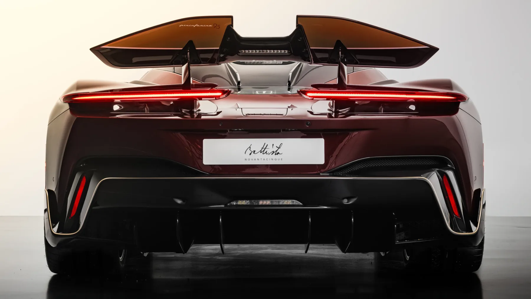 Pininfarina Battista Novantacinque – 1.900 “konjev” za 95 let italijanske elegance