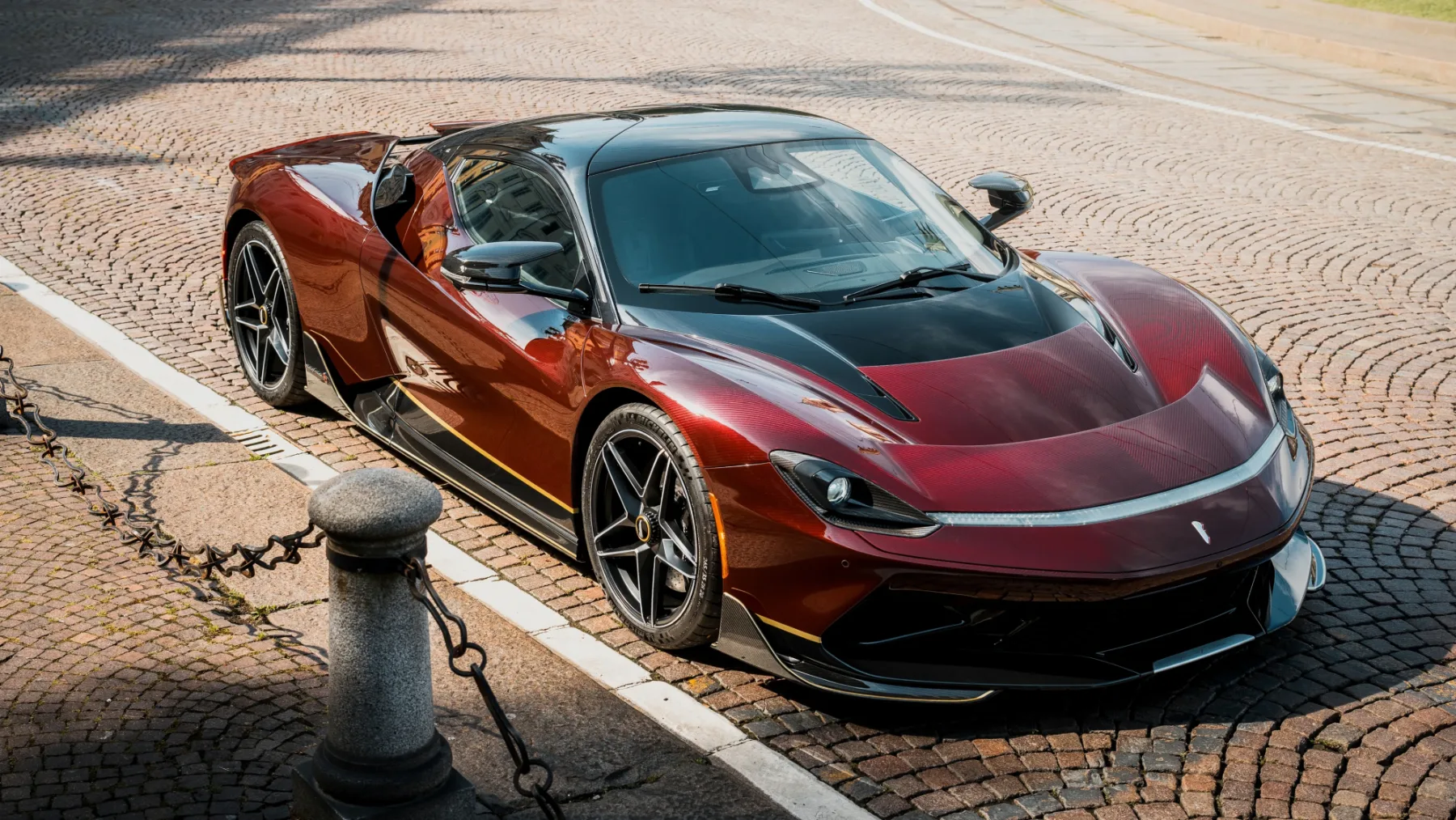 Pininfarina Battista Novantacinque – 1.900 “konjev” za 95 let italijanske elegance
