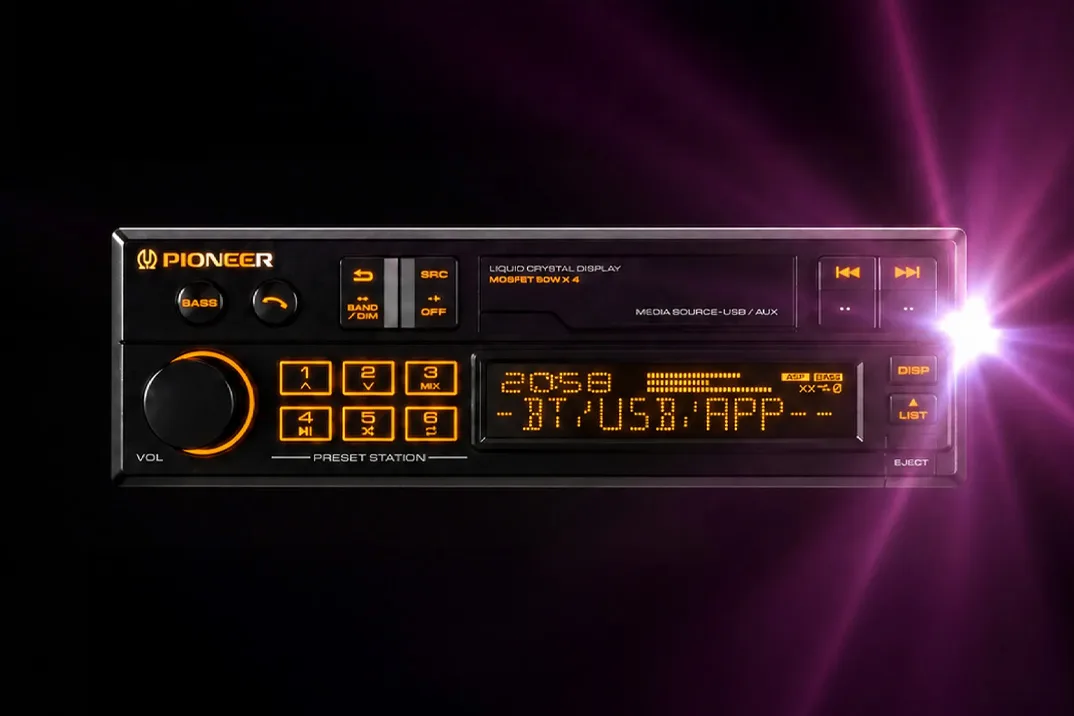 Pioneer Heritage Collection: retro avtoradio SXT-C10PS in zvočniki TS-X40SXT prinašajo osemdeseta v moderno dobo