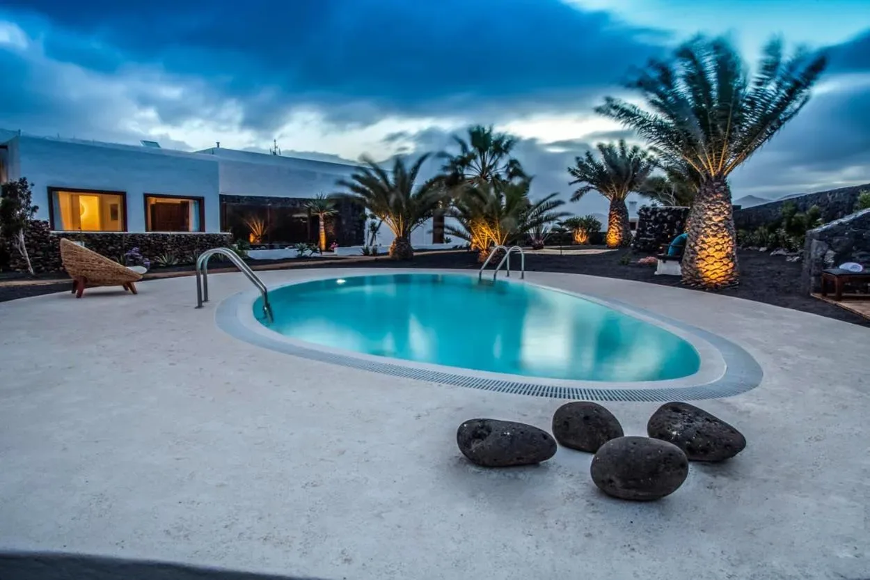 Pobegnite pred nizkimi temperaturami: 8 najboljših butičnih hotelov na Lanzarote “samo za odrasle”