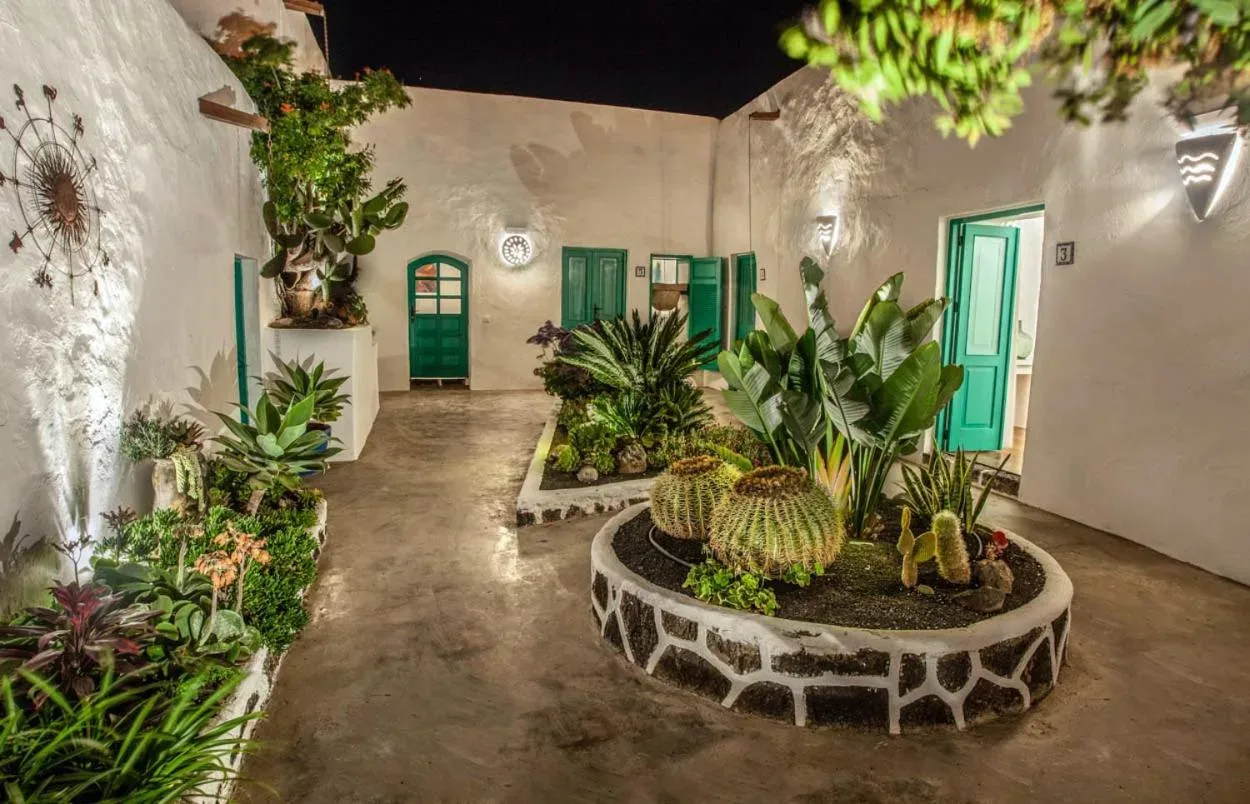 Pobegnite pred nizkimi temperaturami: 8 najboljših butičnih hotelov na Lanzarote “samo za odrasle”