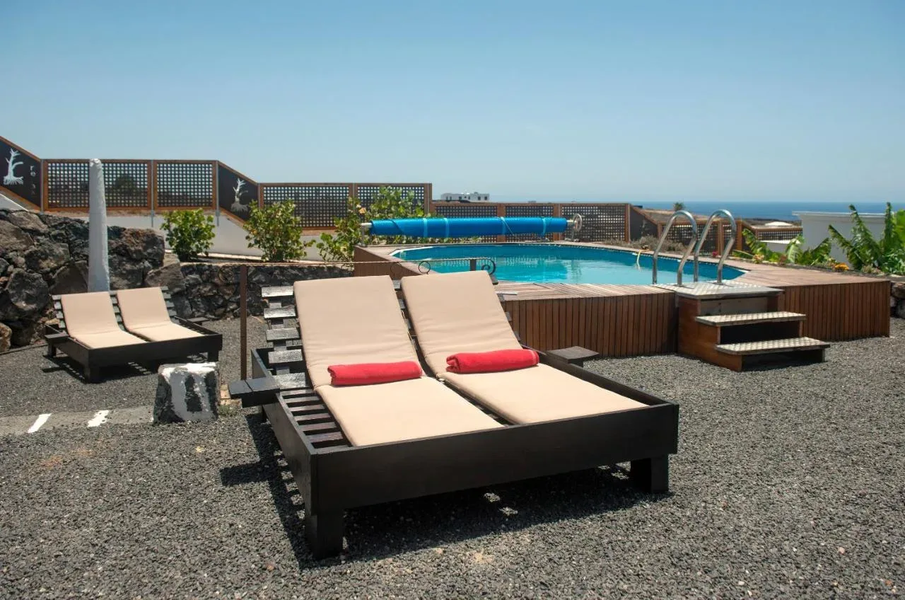 Pobegnite pred nizkimi temperaturami: 8 najboljših butičnih hotelov na Lanzarote “samo za odrasle”