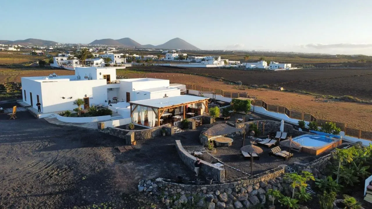 Pobegnite pred nizkimi temperaturami: 8 najboljših butičnih hotelov na Lanzarote “samo za odrasle”