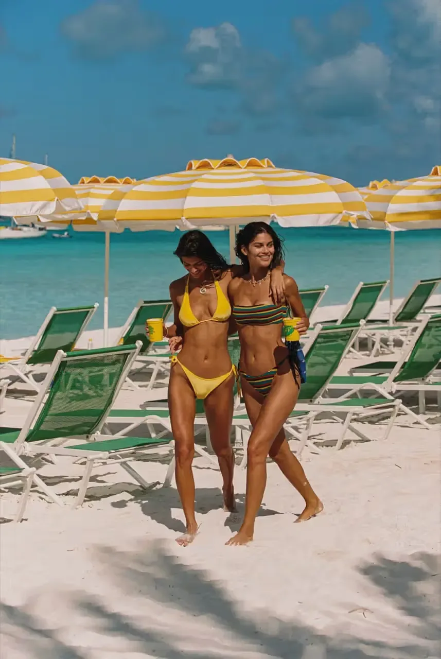 Poletje v stilu Bahamov: TRIANGL Coconut Club 2025 očara z barvami in šik dizajn