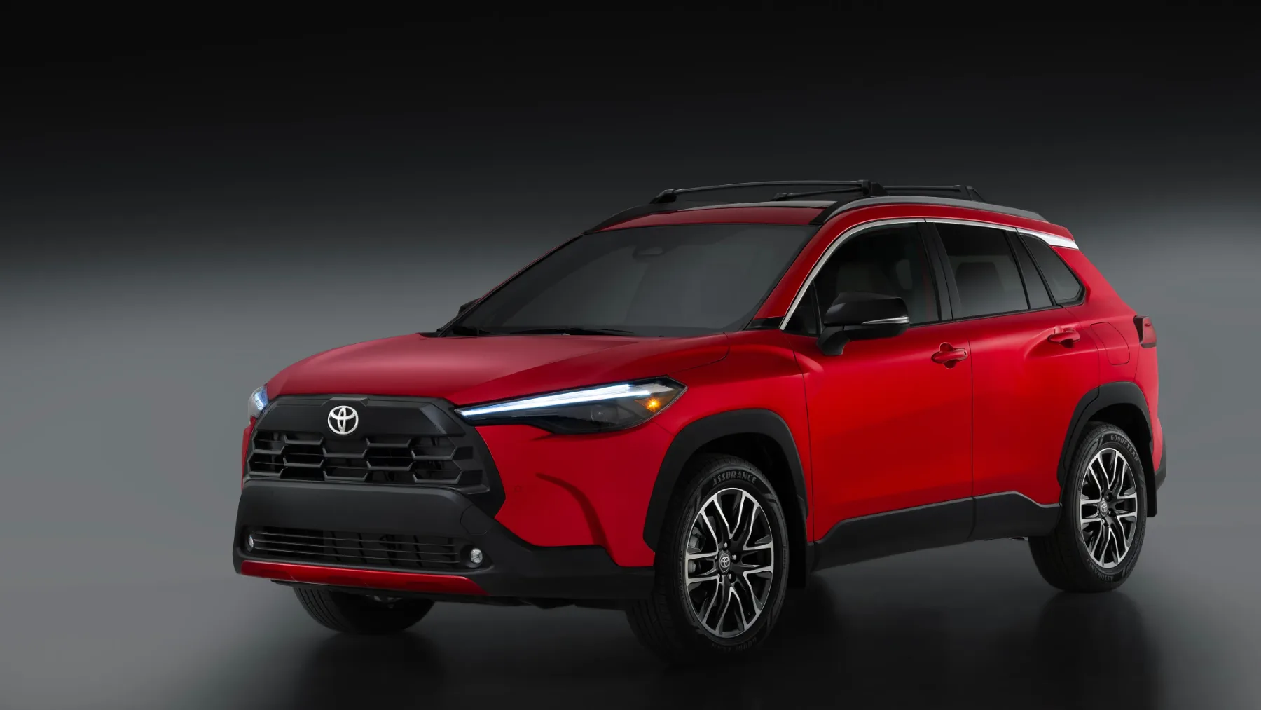 Pomlajena Toyota Corolla Cross 2026: SUV, ki ga nihče ne opazi – a ga imajo vsi