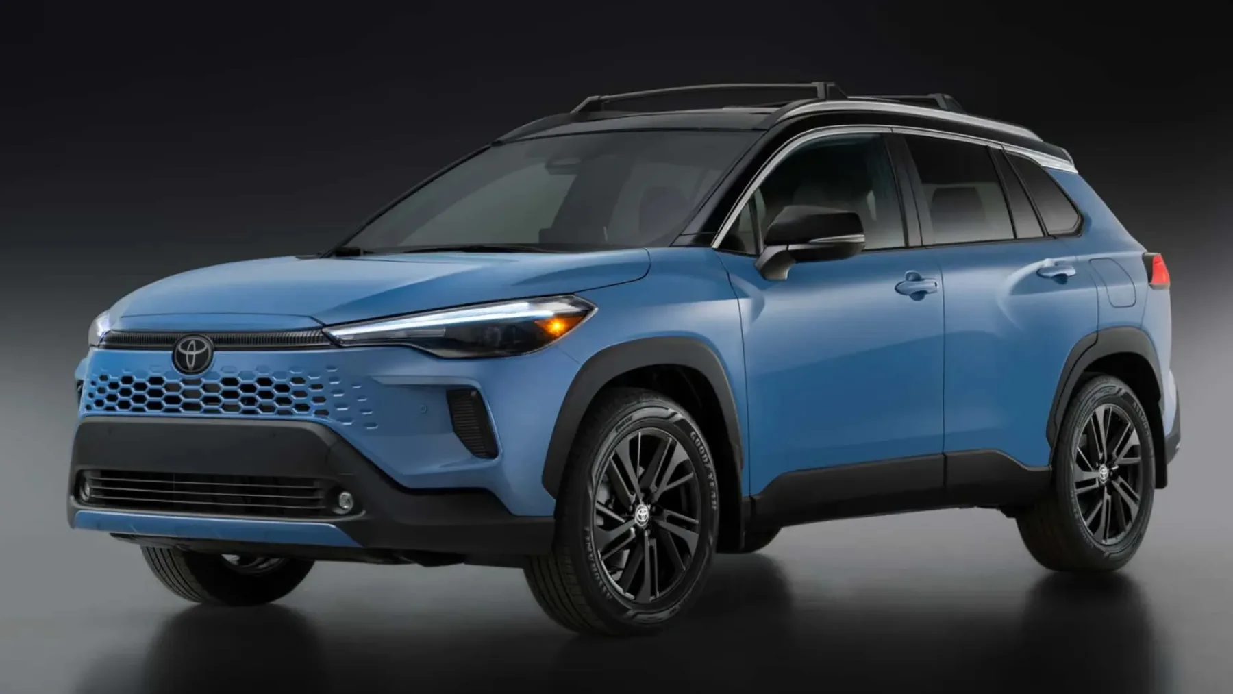 Pomlajena Toyota Corolla Cross 2026: SUV, ki ga nihče ne opazi – a ga imajo vsi