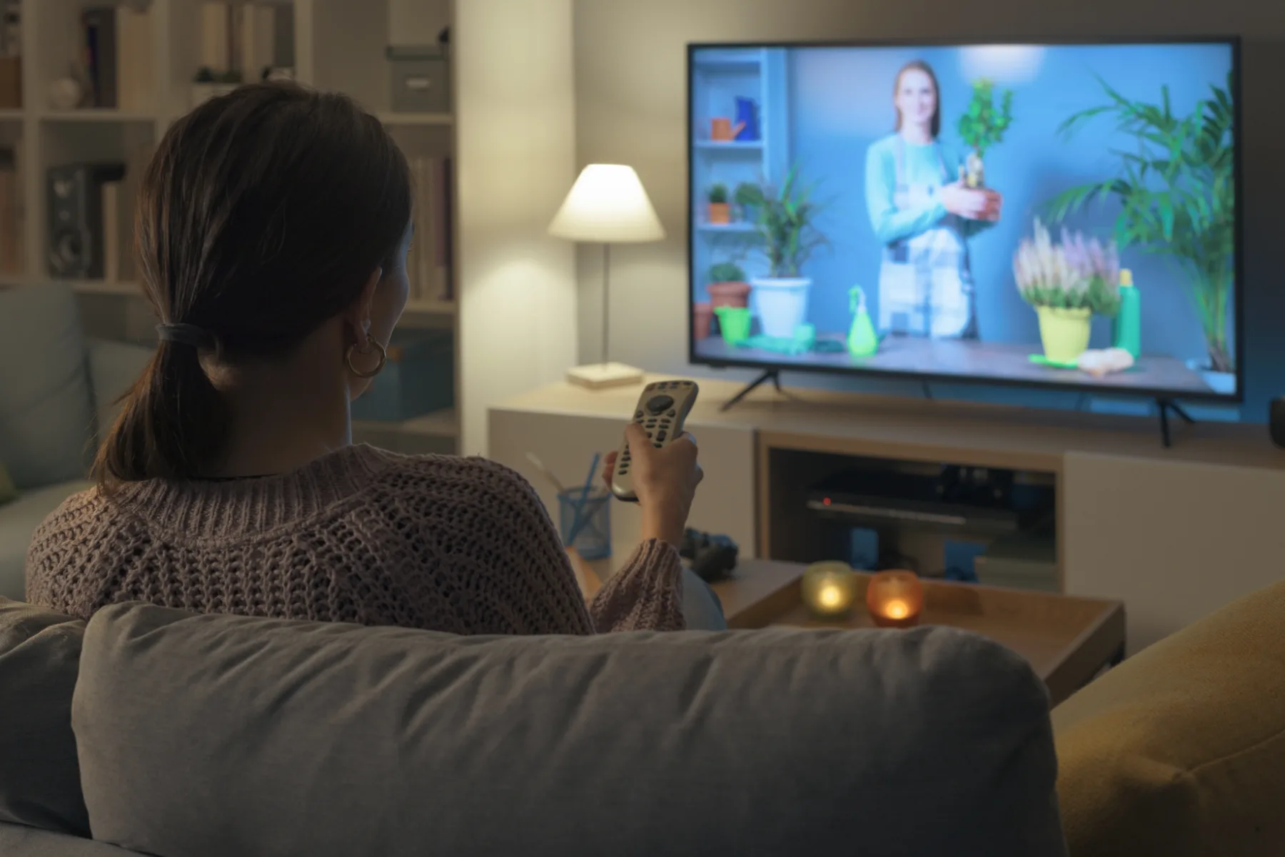 Popolna razdalja do TV zaslona obstaja – Tako daleč (ali blizu) morate sedeti pred televizorjem!