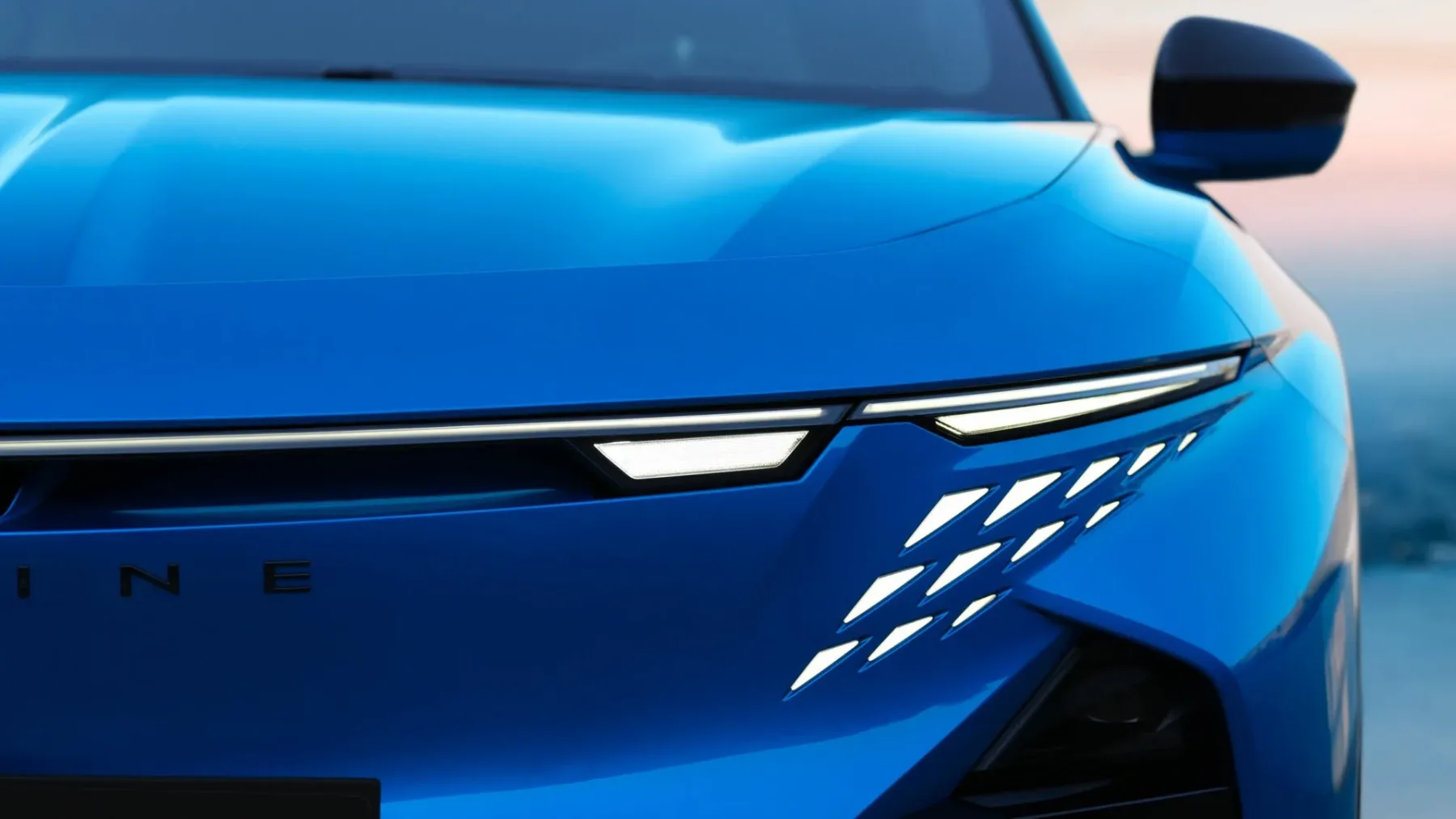 Popolnoma nova Alpine A390: Električni športni fastback, ki izziva Porsche Macan