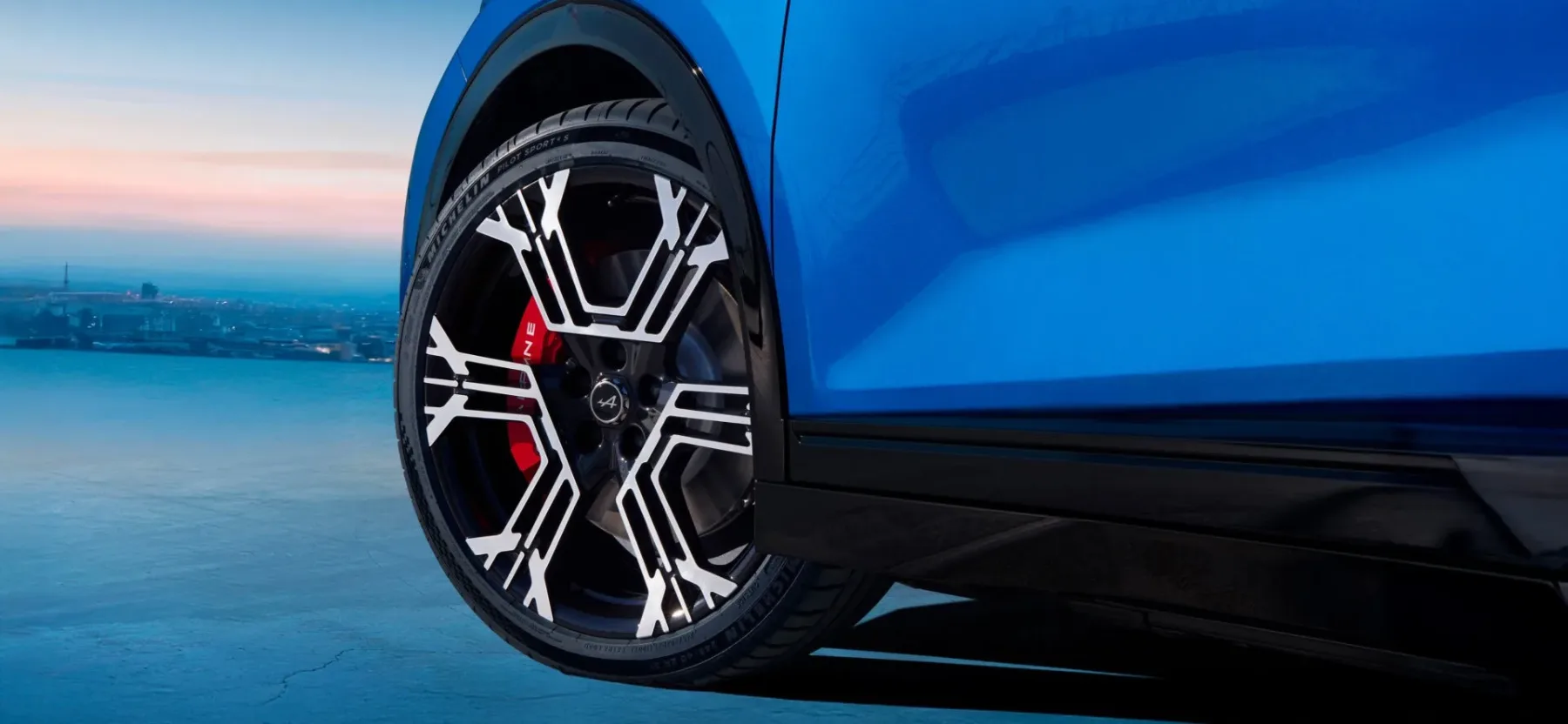 Popolnoma nova Alpine A390: Električni športni fastback, ki izziva Porsche Macan
