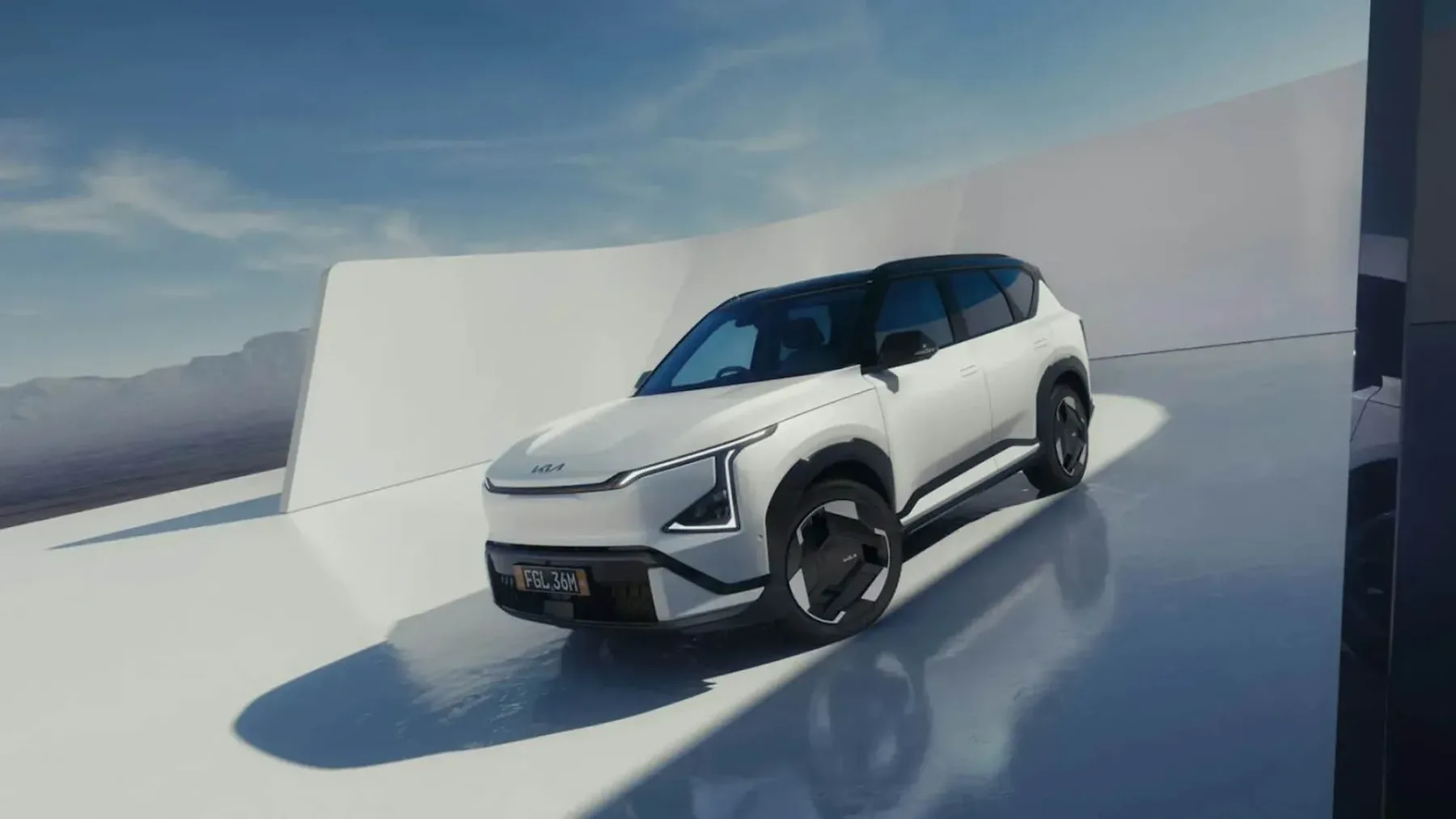 Popolnoma nova Kia EV5 – električni SUV, ki meče rokavico Tesli Model Y in druščini