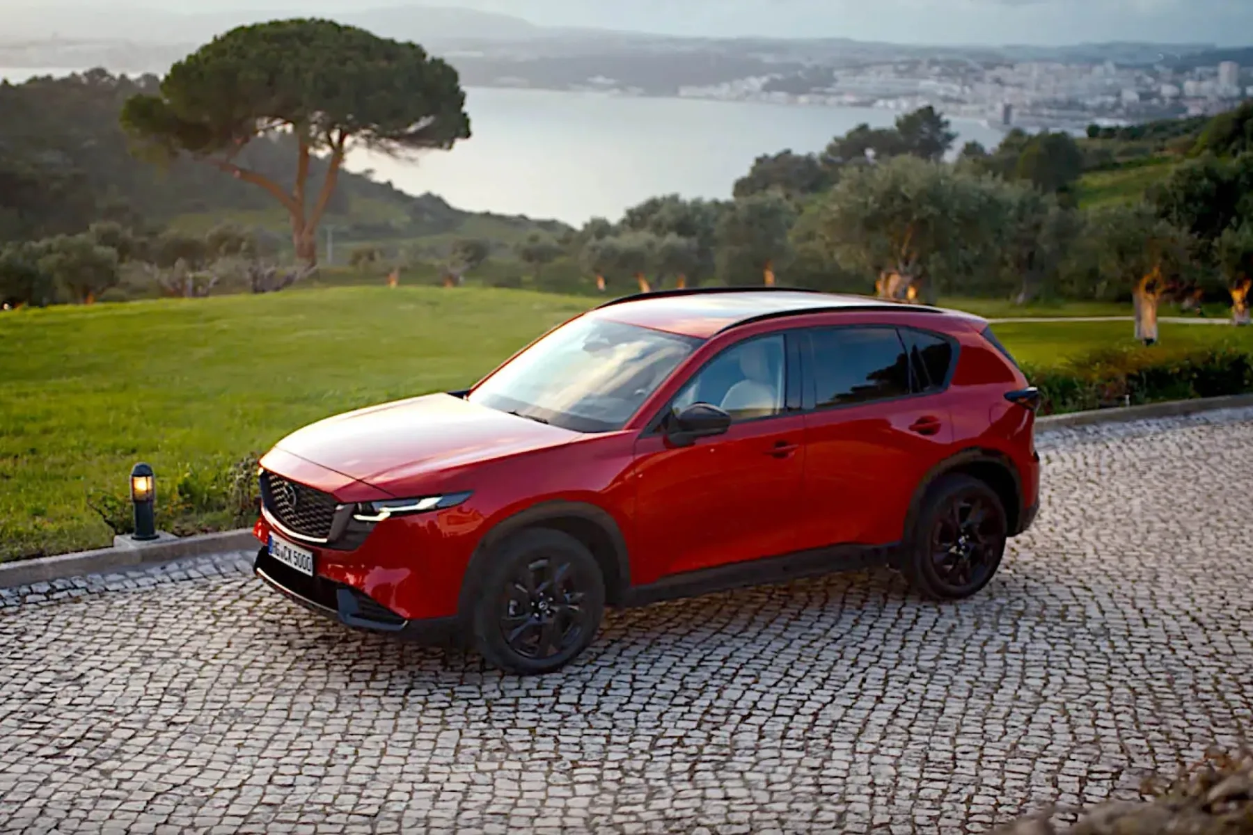 Popolnoma nova Mazda CX-5 (2026): Ko duša Hirošime dobi prostorsko nadgradnjo