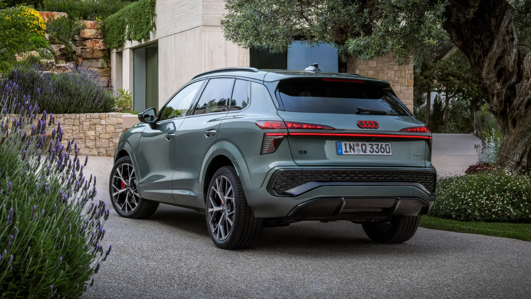 Popolnoma novi Audi Q3 (2025): Najbolj digitalen in prostorsko radodaren Q3 do zdaj!
