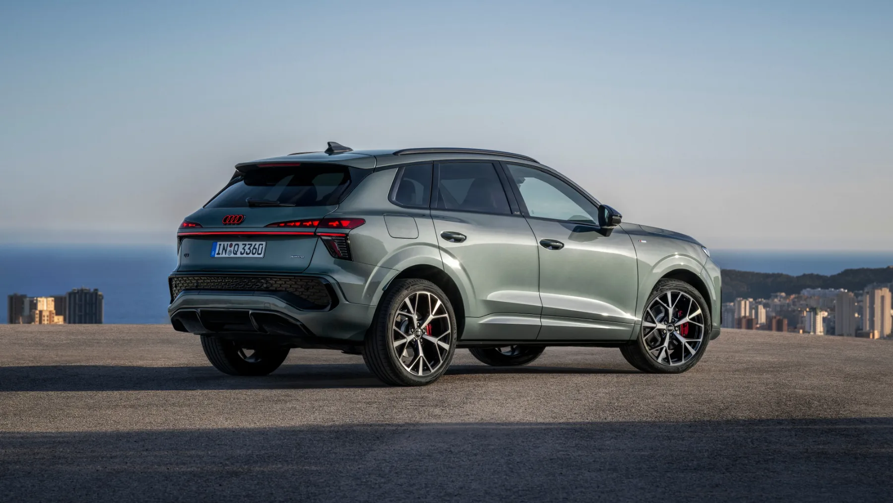 Popolnoma novi Audi Q3 (2025): Najbolj digitalen in prostorsko radodaren Q3 do zdaj!