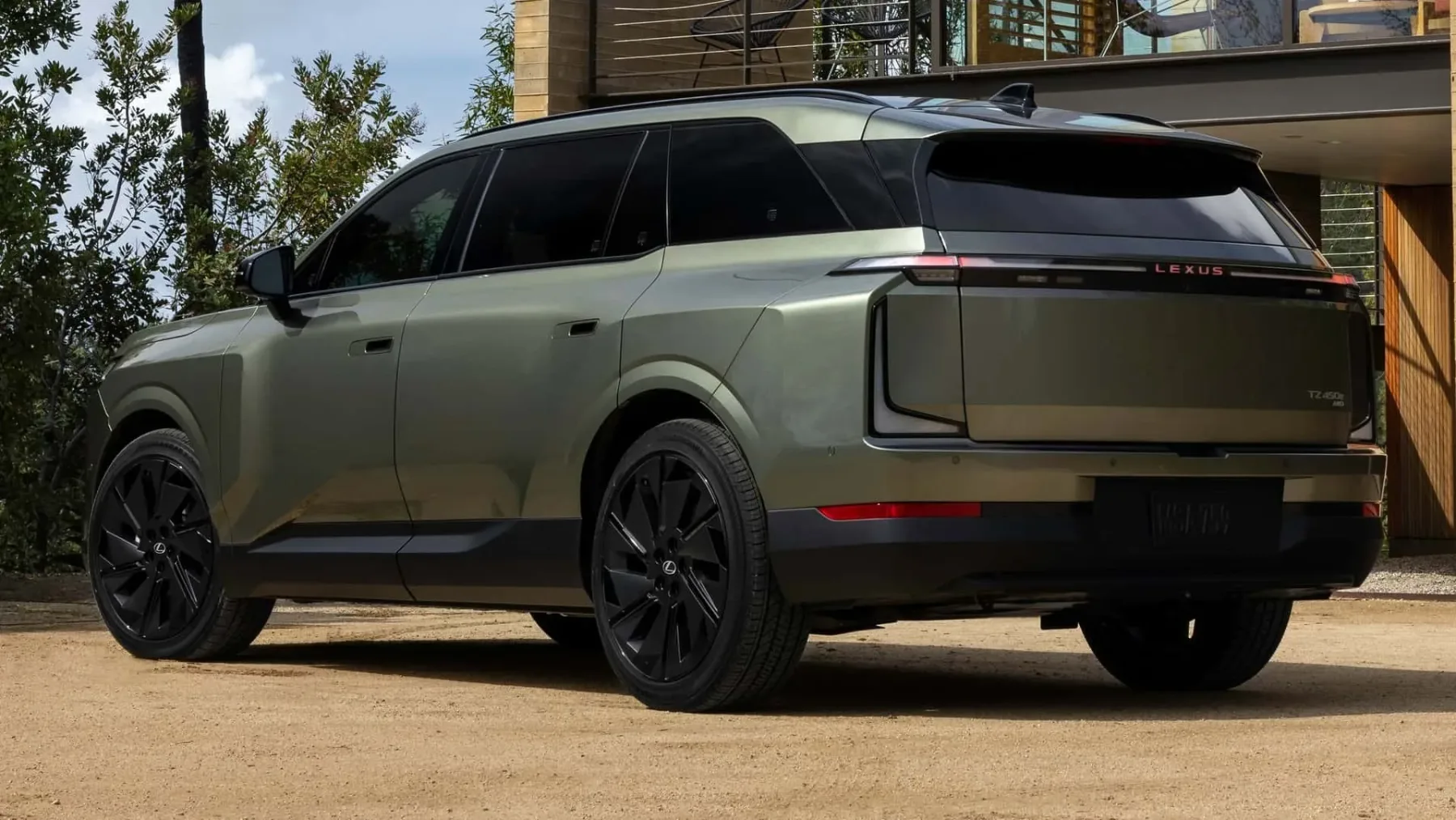 Popolnoma novi Lexus TZ: prvi električni SUV s tremi vrstami sedežev, ki na zahtevo zatuli kot V10 superšportnik