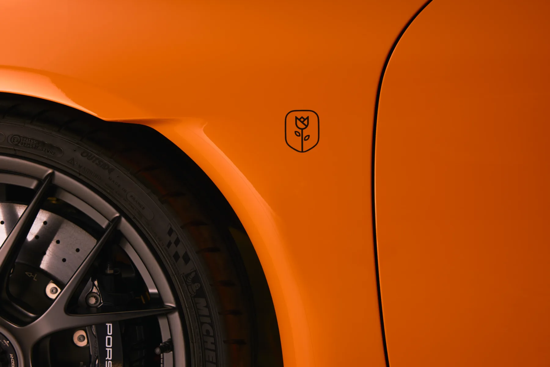 Porsche 718 Cayman GT4 RS Manthey Kit “De Tulp”: ekskluzivna oranžna raketa za Nizozemsko