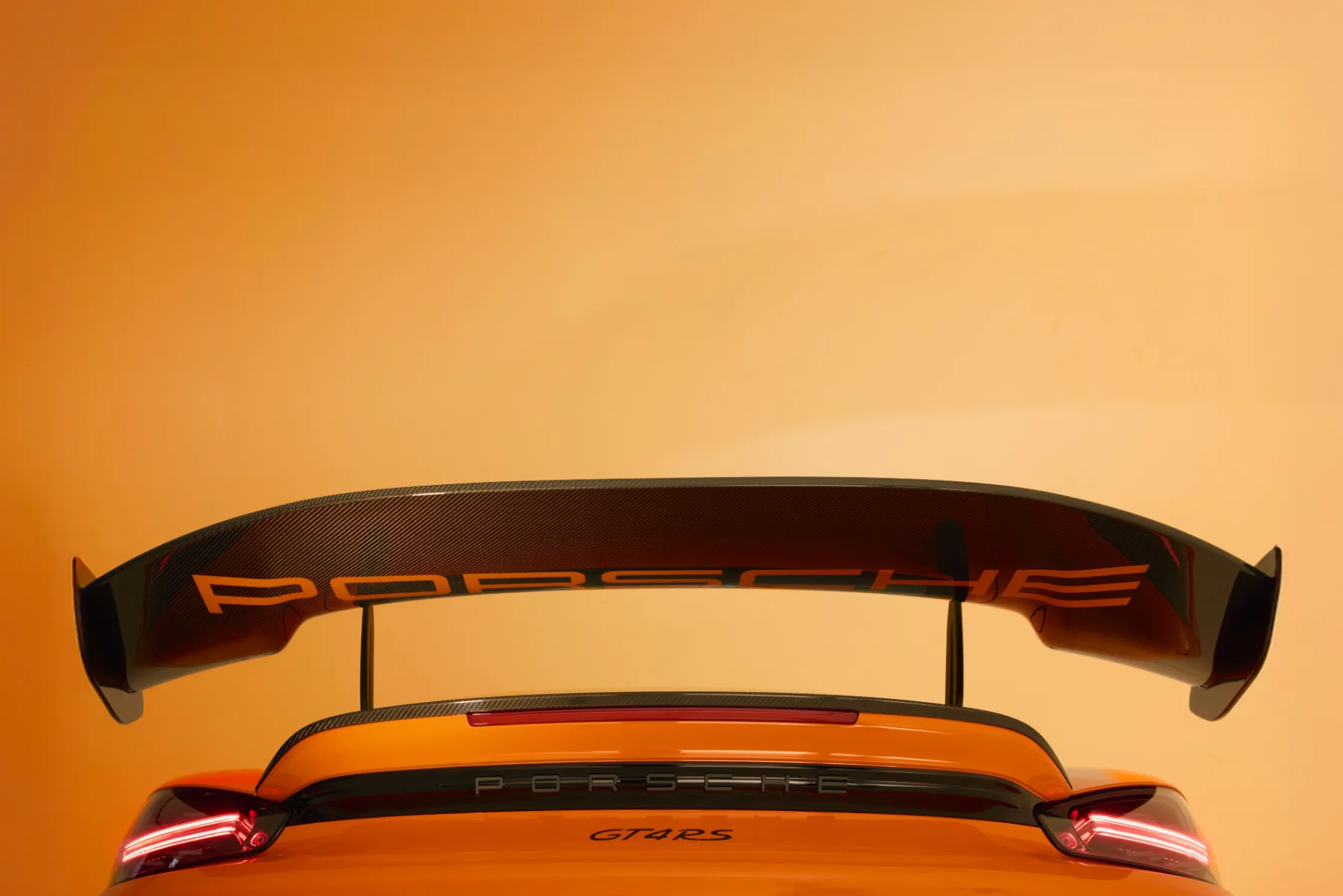 Porsche 718 Cayman GT4 RS Manthey Kit “De Tulp”: ekskluzivna oranžna raketa za Nizozemsko