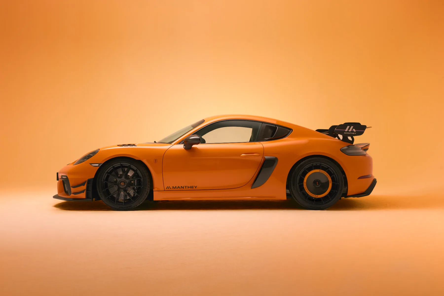 Porsche 718 Cayman GT4 RS Manthey Kit “De Tulp”: ekskluzivna oranžna raketa za Nizozemsko