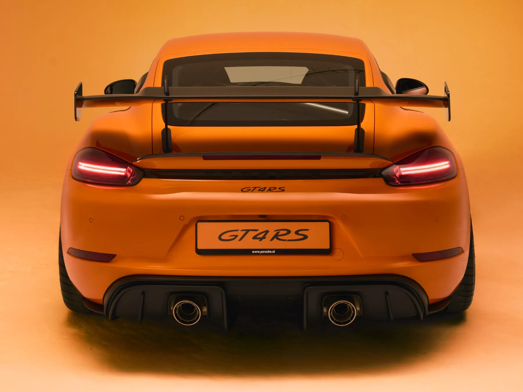 Porsche 718 Cayman GT4 RS Manthey Kit “De Tulp”: ekskluzivna oranžna raketa za Nizozemsko
