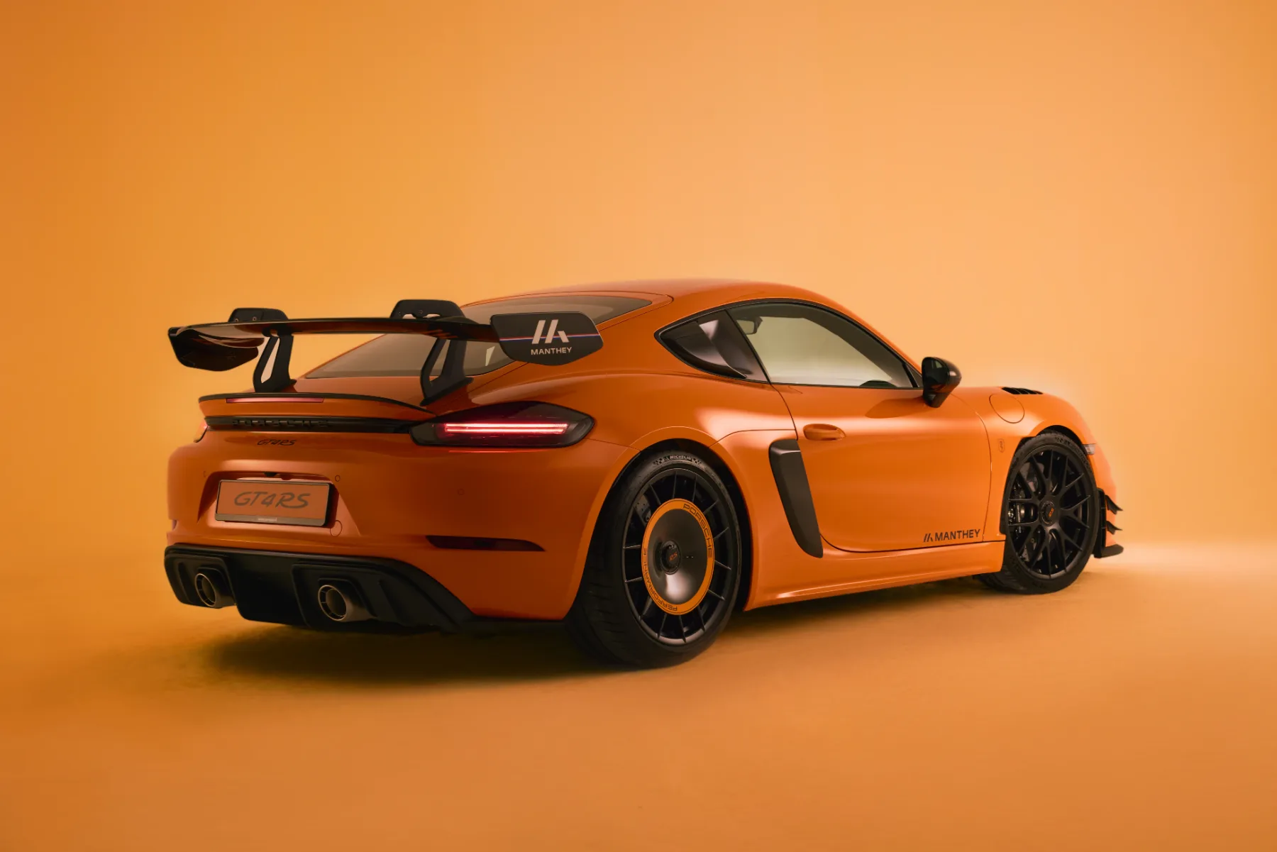 Porsche 718 Cayman GT4 RS Manthey Kit “De Tulp”: ekskluzivna oranžna raketa za Nizozemsko