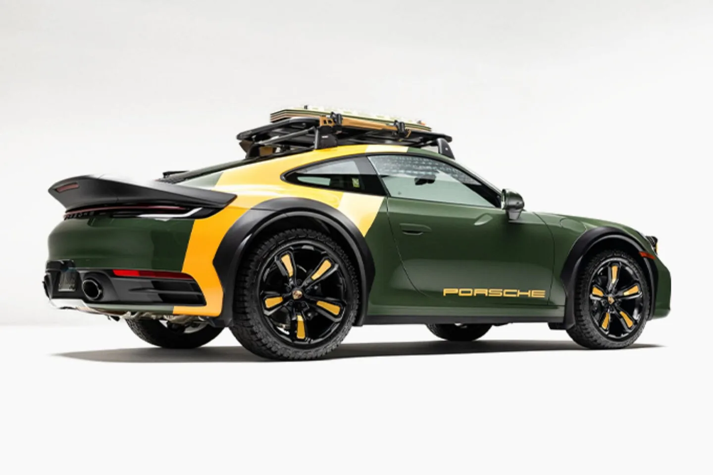 Porsche 911 Carrera 4 Tangent Urban Safari: Ko nemška ikona dobi sekiro na strehi in terenski dvig