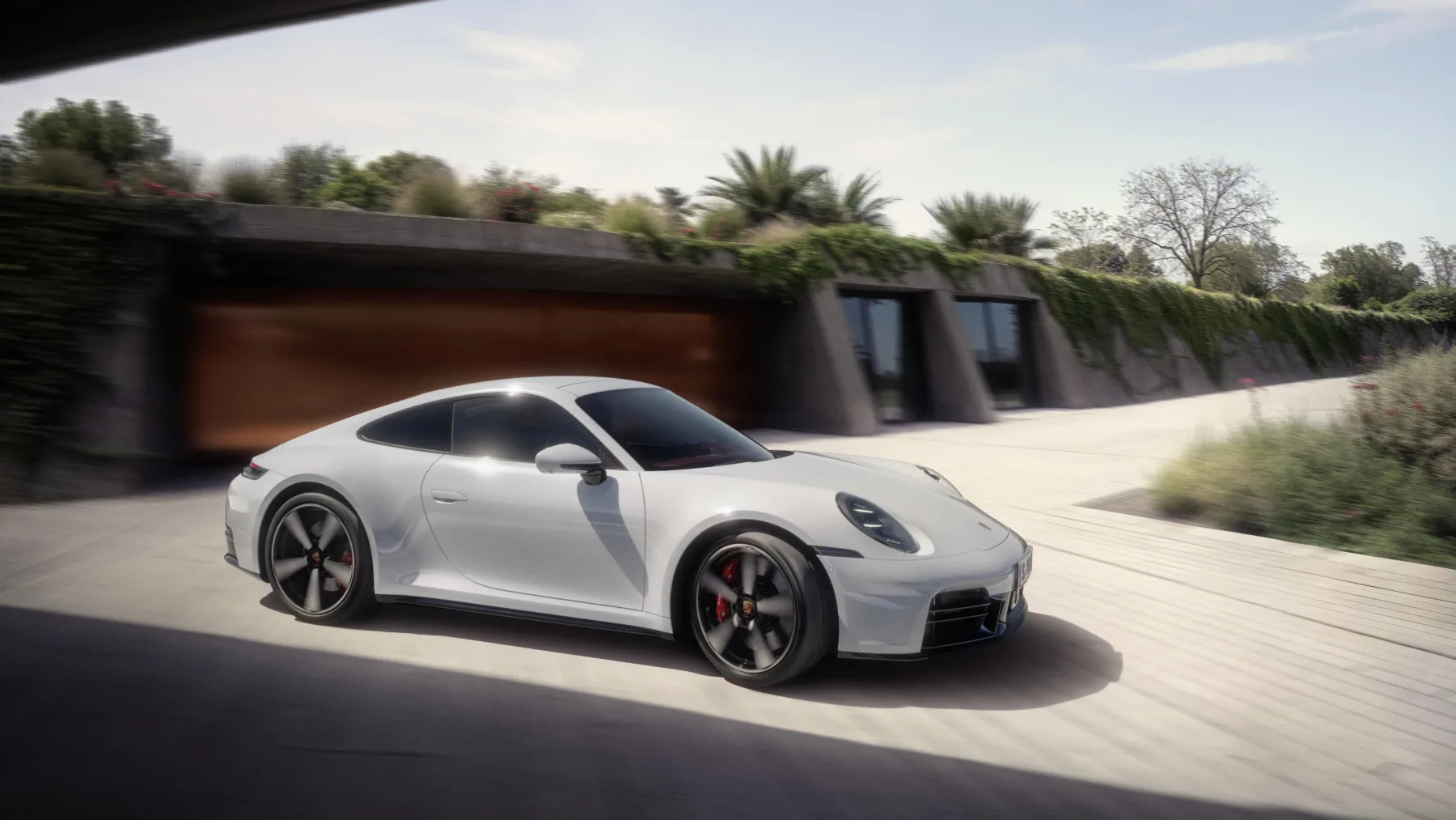 Porsche 911 Carrera S 2025: športna umetnina na štirih kolesih