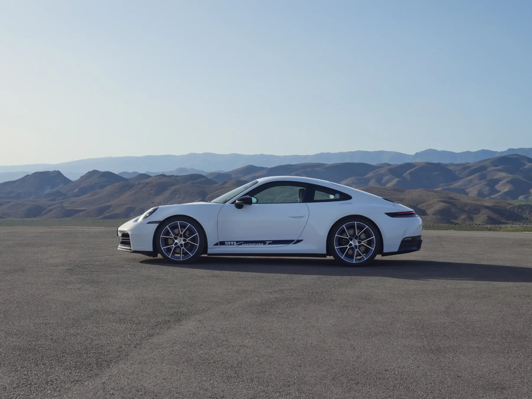 Porsche 911 Carrera T 2025: ikona v kabrioletni in kupe različici
