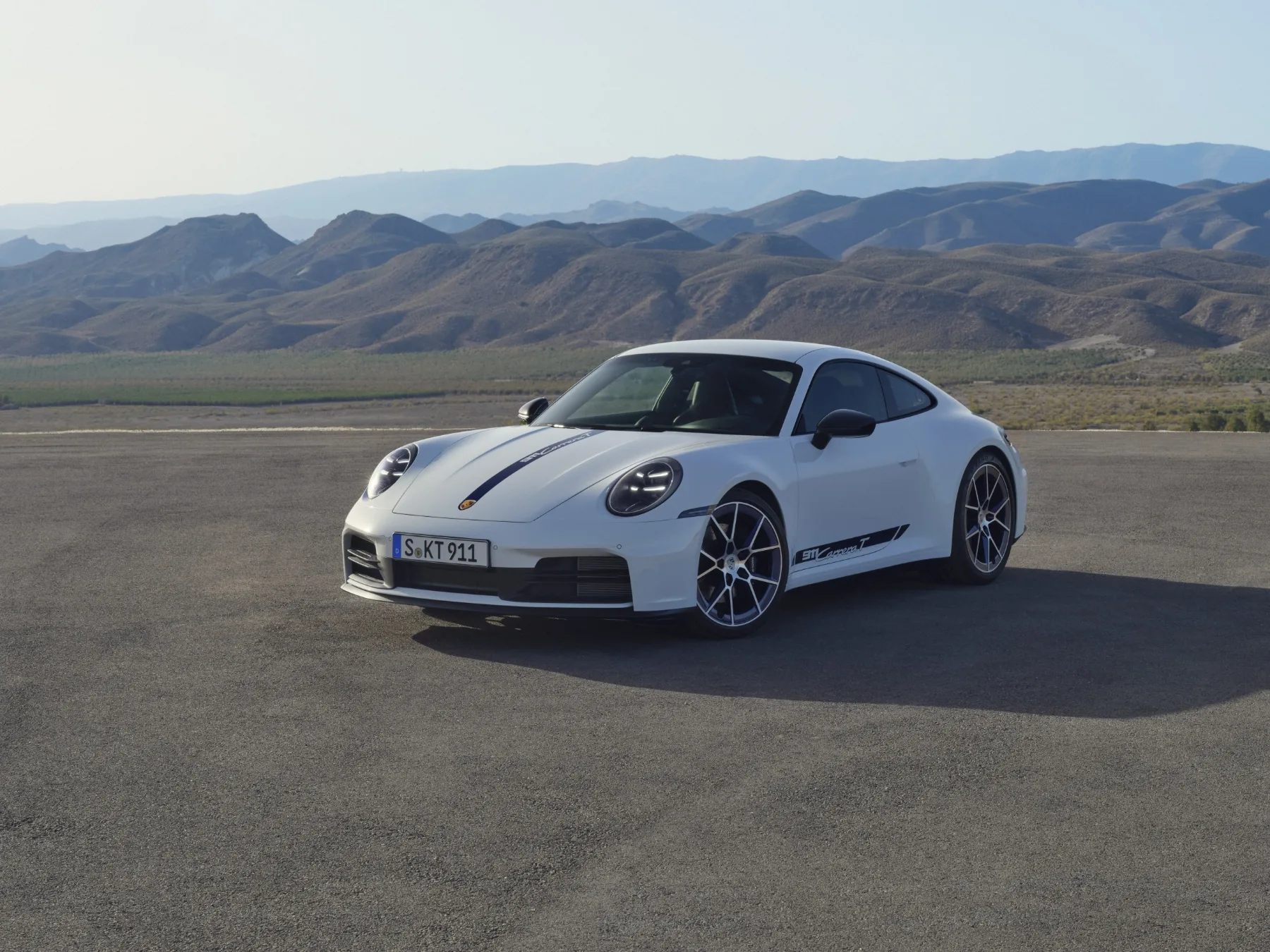 Porsche 911 Carrera T 2025: ikona v kabrioletni in kupe različici