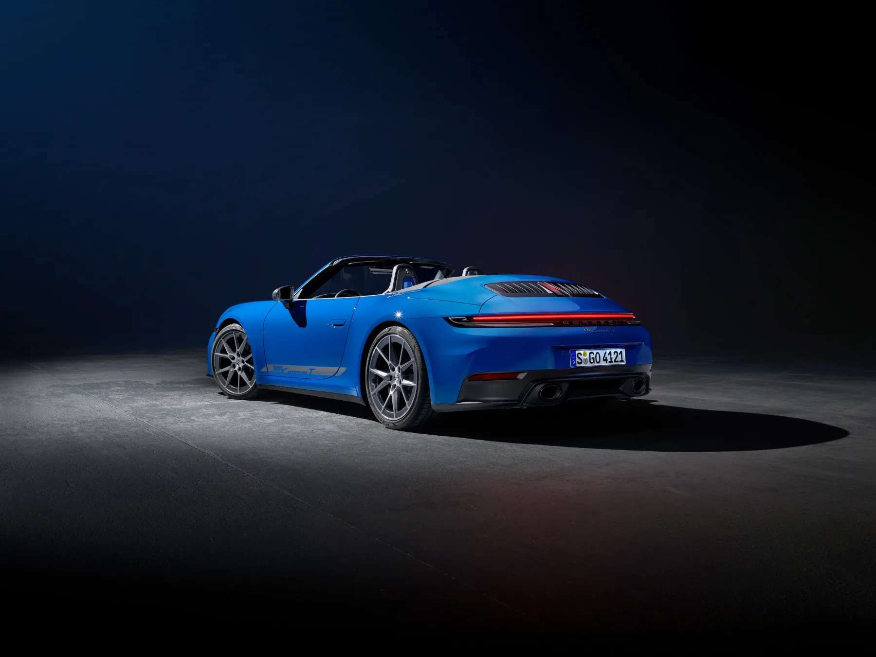 Porsche 911 Carrera T 2025: ikona v kabrioletni in kupe različici