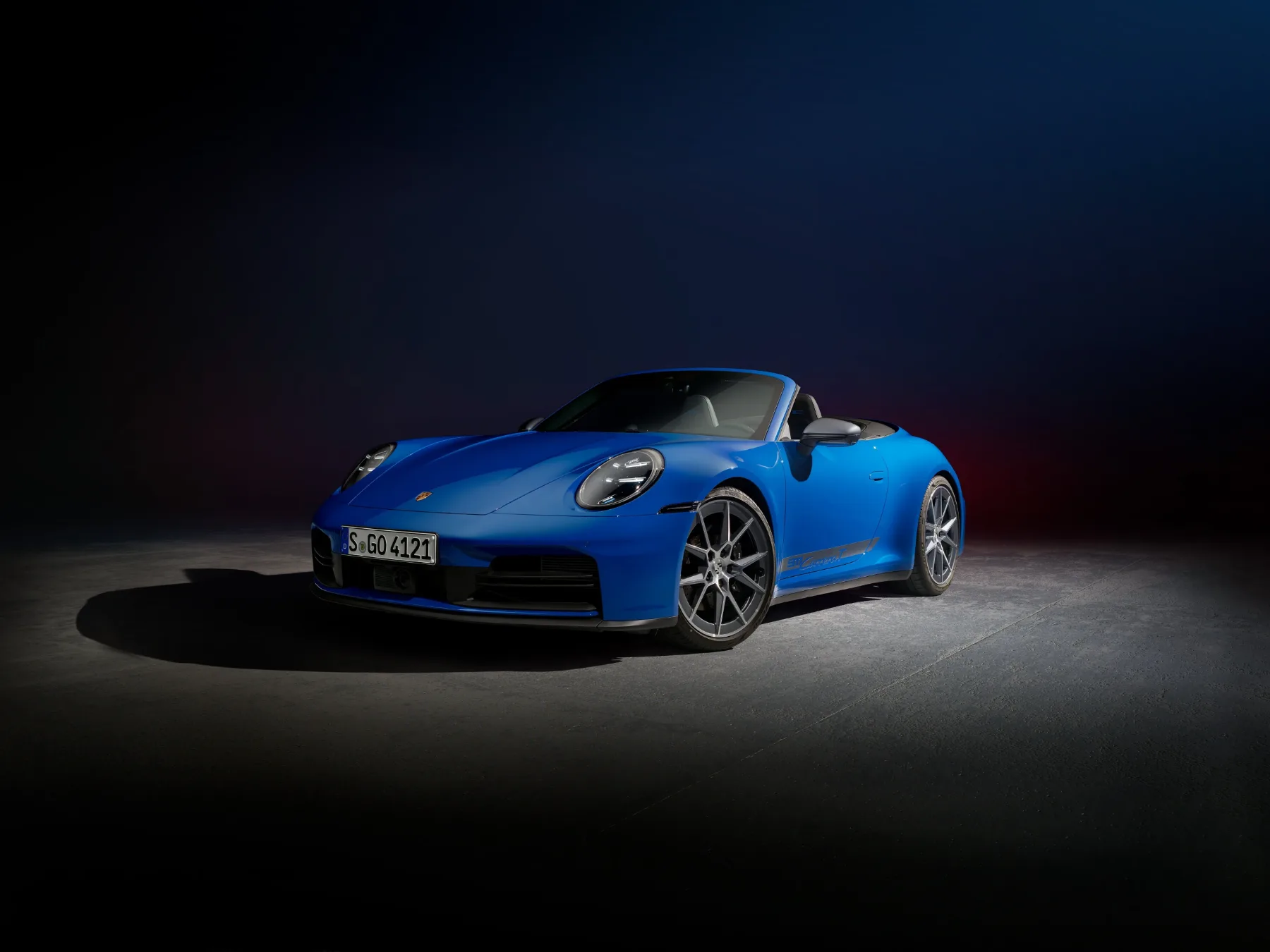 Porsche 911 Carrera T 2025: ikona v kabrioletni in kupe različici